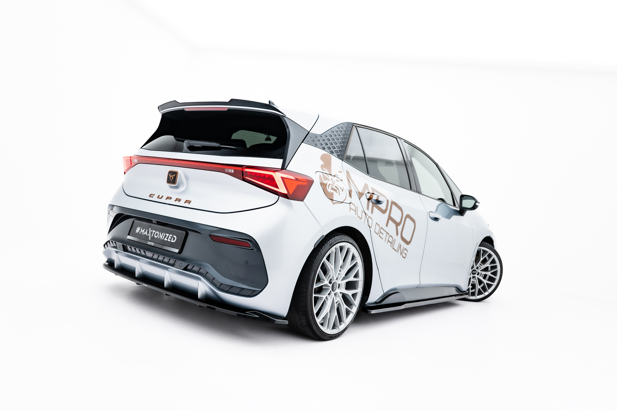 pol_po_Rear-Splitter-with-vertical-bars-Cupra-Born-Mk1-23564_5 pol_po_Rear-Splitter-with-vertical-bars-Cupra-Born-Mk1-23564_5