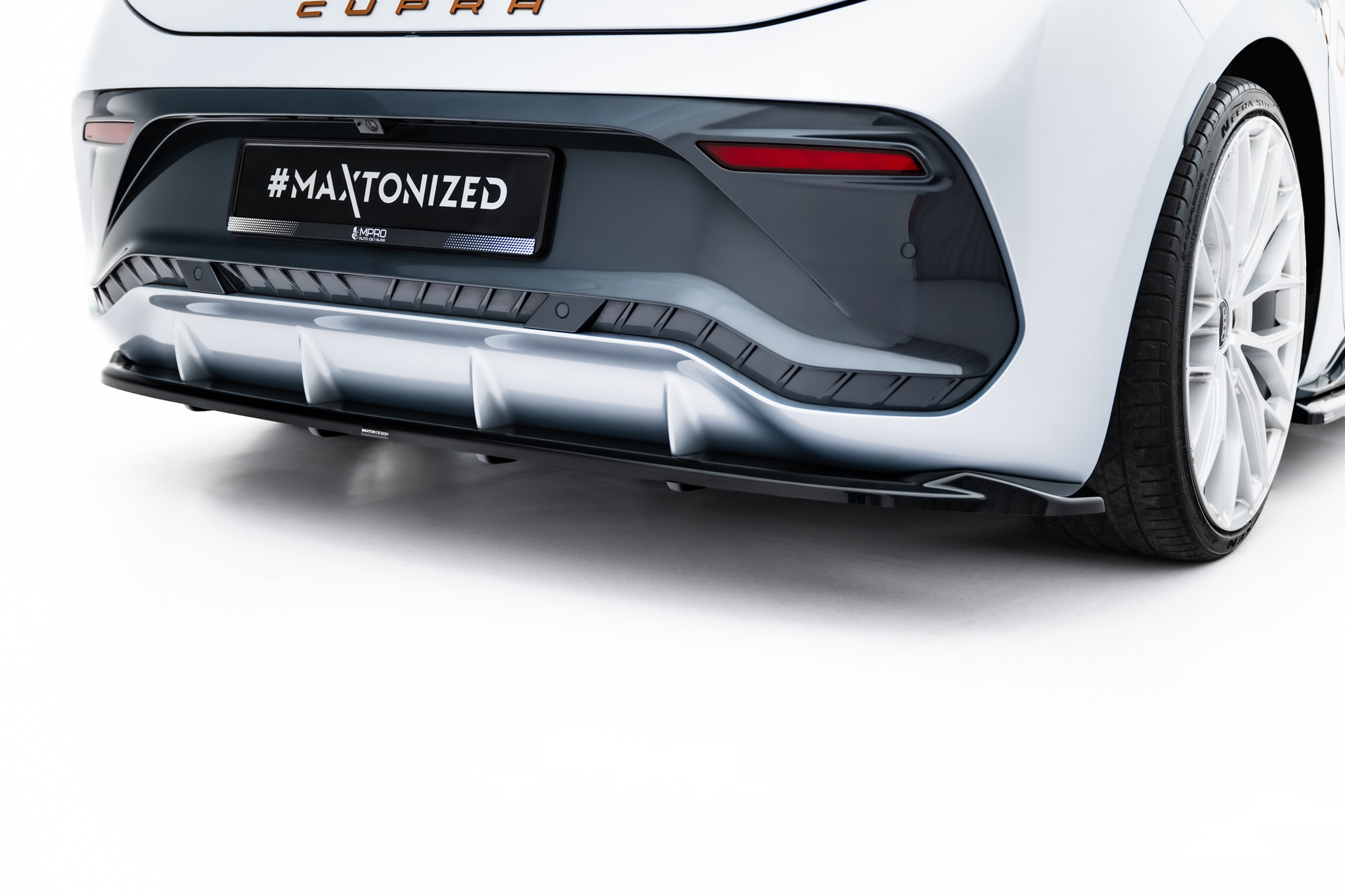 pol_po_Rear-Splitter-with-vertical-bars-Cupra-Born-Mk1-23564_7 pol_po_Rear-Splitter-with-vertical-bars-Cupra-Born-Mk1-23564_7
