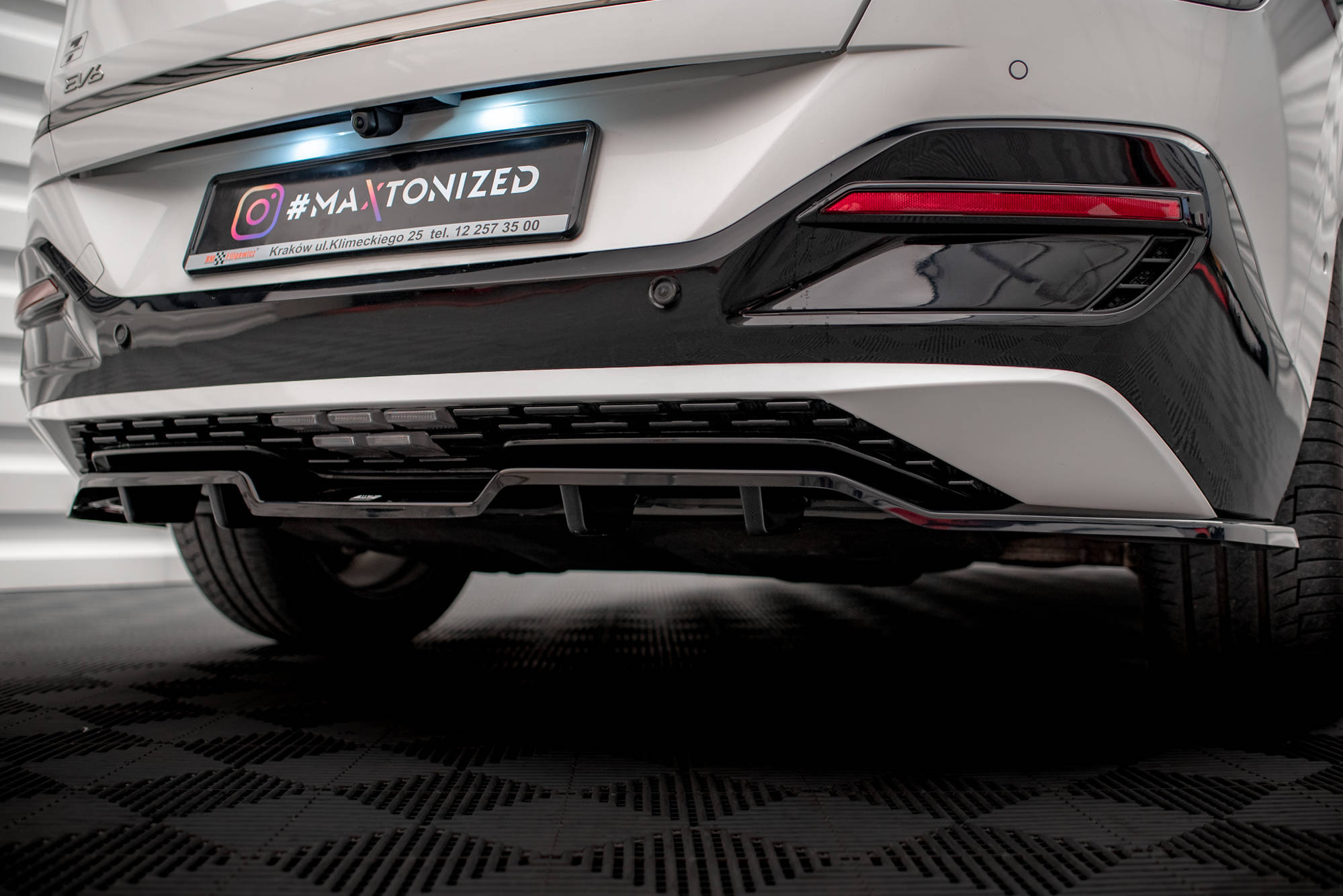 pol_po_Rear-Splitter-with-vertical-bars-Kia-EV6-GT-Line-Mk1-17577_4 pol_po_Rear-Splitter-with-vertical-bars-Kia-EV6-GT-Line-Mk1-17577_4