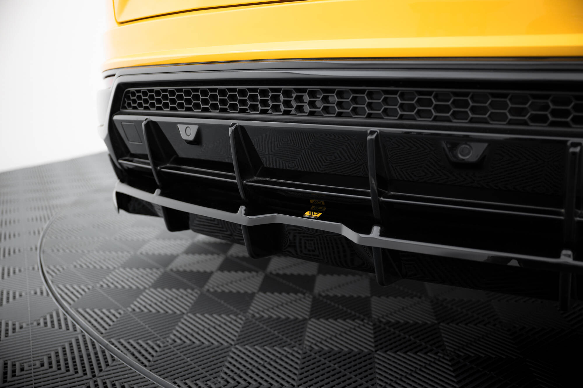 pol_po_Rear-Splitter-with-vertical-bars-Lamborghini-Urus-Mk1-16128_3 pol_po_Rear-Splitter-with-vertical-bars-Lamborghini-Urus-Mk1-16128_3