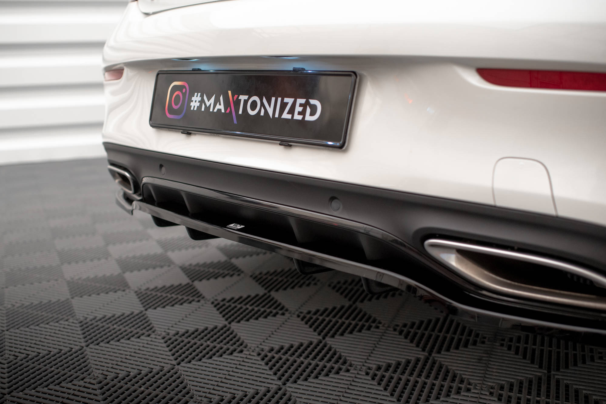 pol_po_Rear-Splitter-with-vertical-bars-Mercedes-Benz-C-Coupe-AMG-Line-C205-Facelift-18094_6 pol_po_Rear-Splitter-with-vertical-bars-Mercedes-Benz-C-Coupe-AMG-Line-C205-Facelift-18094_6