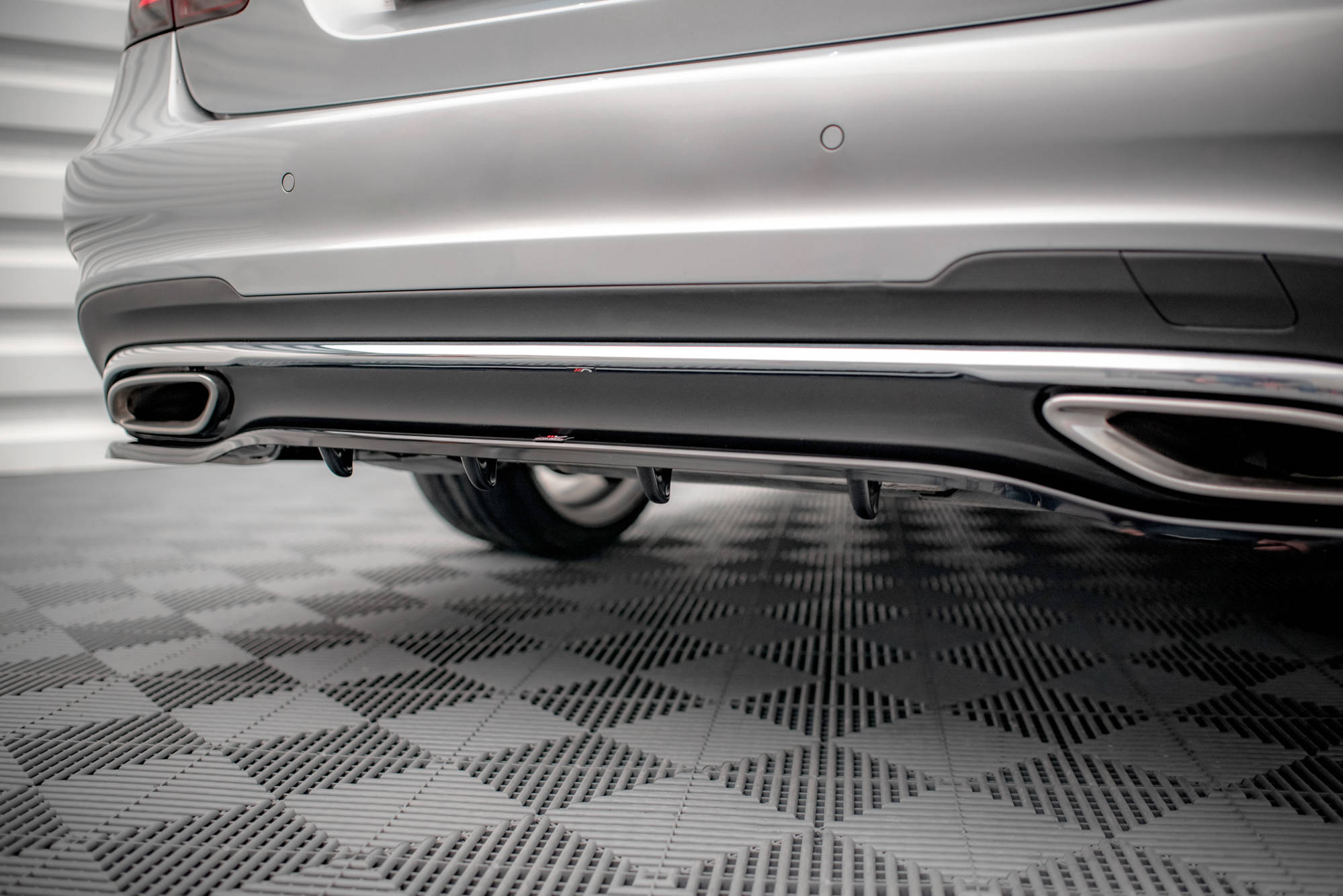 pol_po_Rear-Splitter-with-vertical-bars-Mercedes-Benz-E-AMG-Line-Sedan-W212-Facelift-15157_4 pol_po_Rear-Splitter-with-vertical-bars-Mercedes-Benz-E-AMG-Line-Sedan-W212-Facelift-15157_4