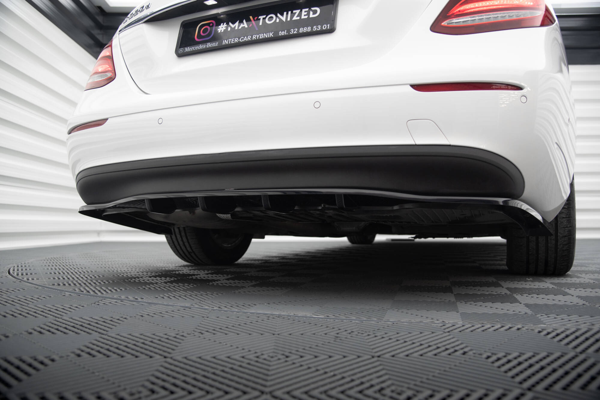 pol_po_Rear-Splitter-with-vertical-bars-Mercedes-Benz-E-W213-19993_6 pol_po_Rear-Splitter-with-vertical-bars-Mercedes-Benz-E-W213-19993_6