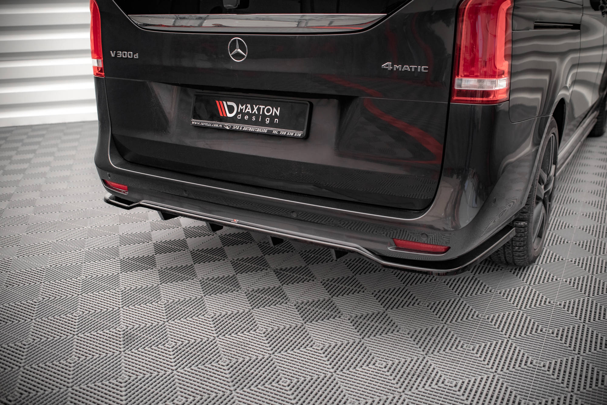 pol_po_Rear-Splitter-with-vertical-bars-Mercedes-Benz-V-Class-AMG-Line-W447-Facelift-14704_9 pol_po_Rear-Splitter-with-vertical-bars-Mercedes-Benz-V-Class-AMG-Line-W447-Facelift-14704_9