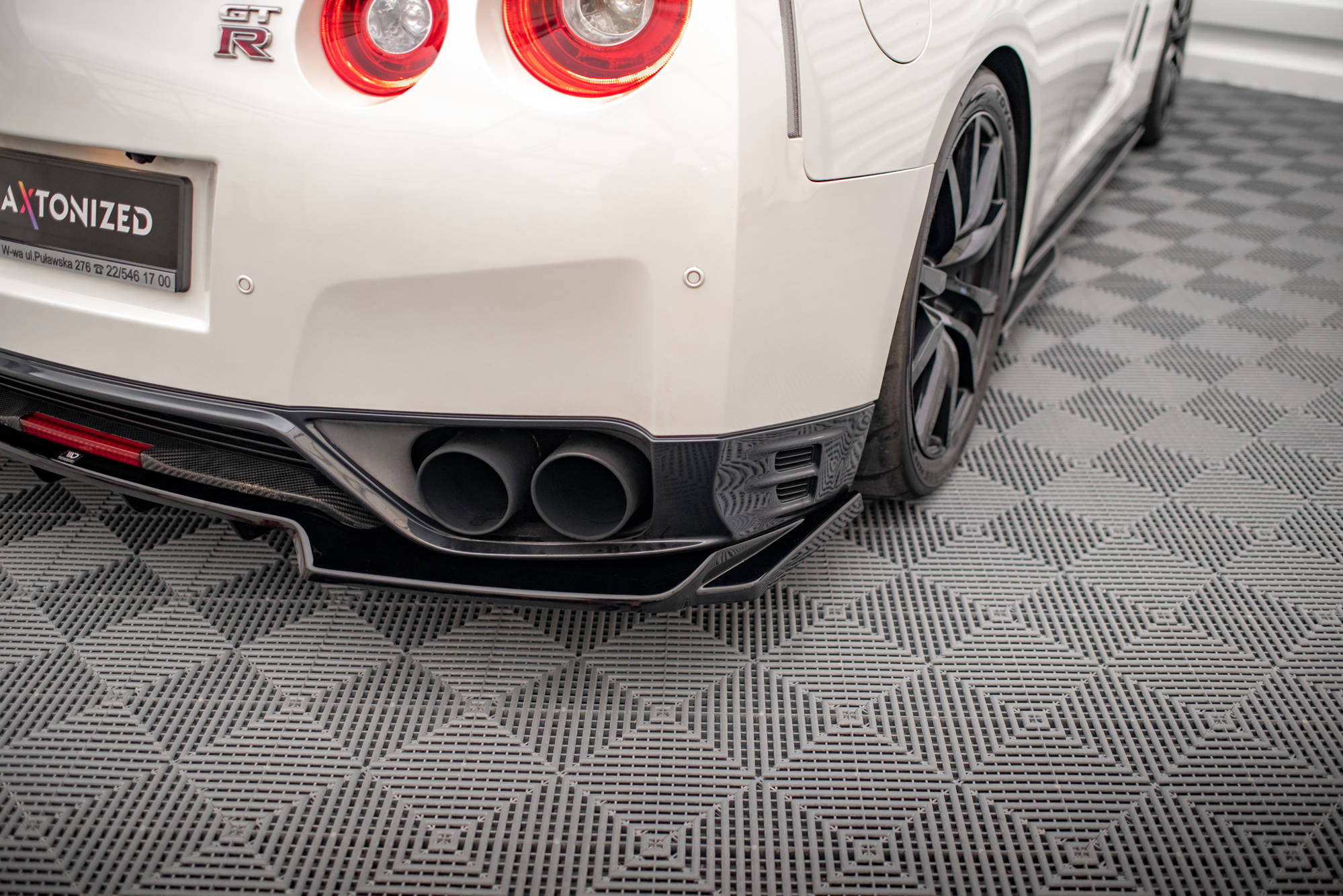 pol_po_Rear-Splitter-with-vertical-bars-Nissan-GTR-R35-Facelift-16890_4 pol_po_Rear-Splitter-with-vertical-bars-Nissan-GTR-R35-Facelift-16890_4