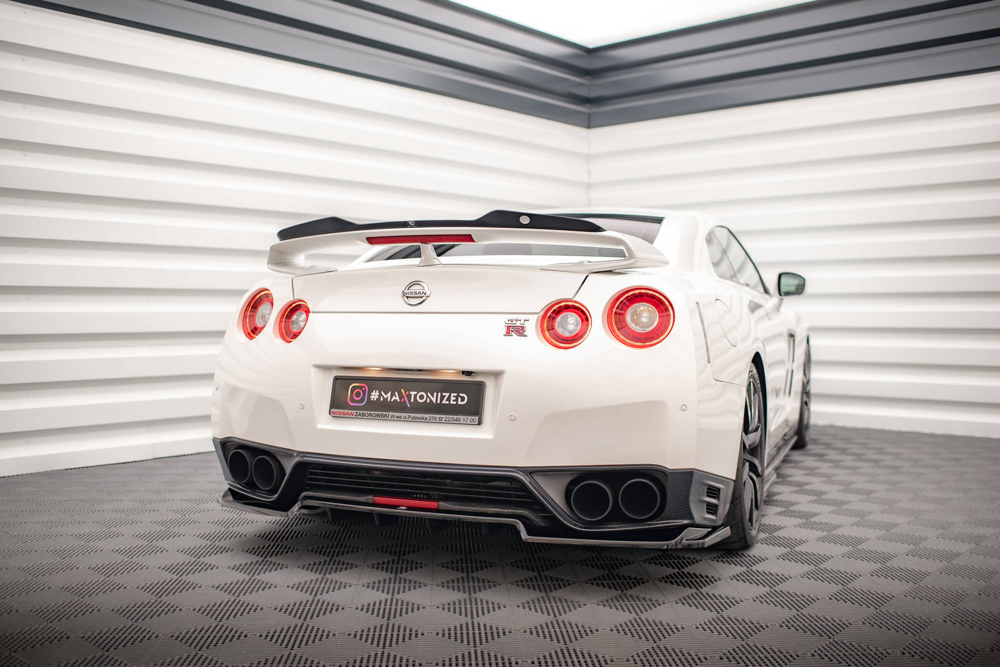 pol_po_Rear-Splitter-with-vertical-bars-Nissan-GTR-R35-Facelift-16890_6 pol_po_Rear-Splitter-with-vertical-bars-Nissan-GTR-R35-Facelift-16890_6