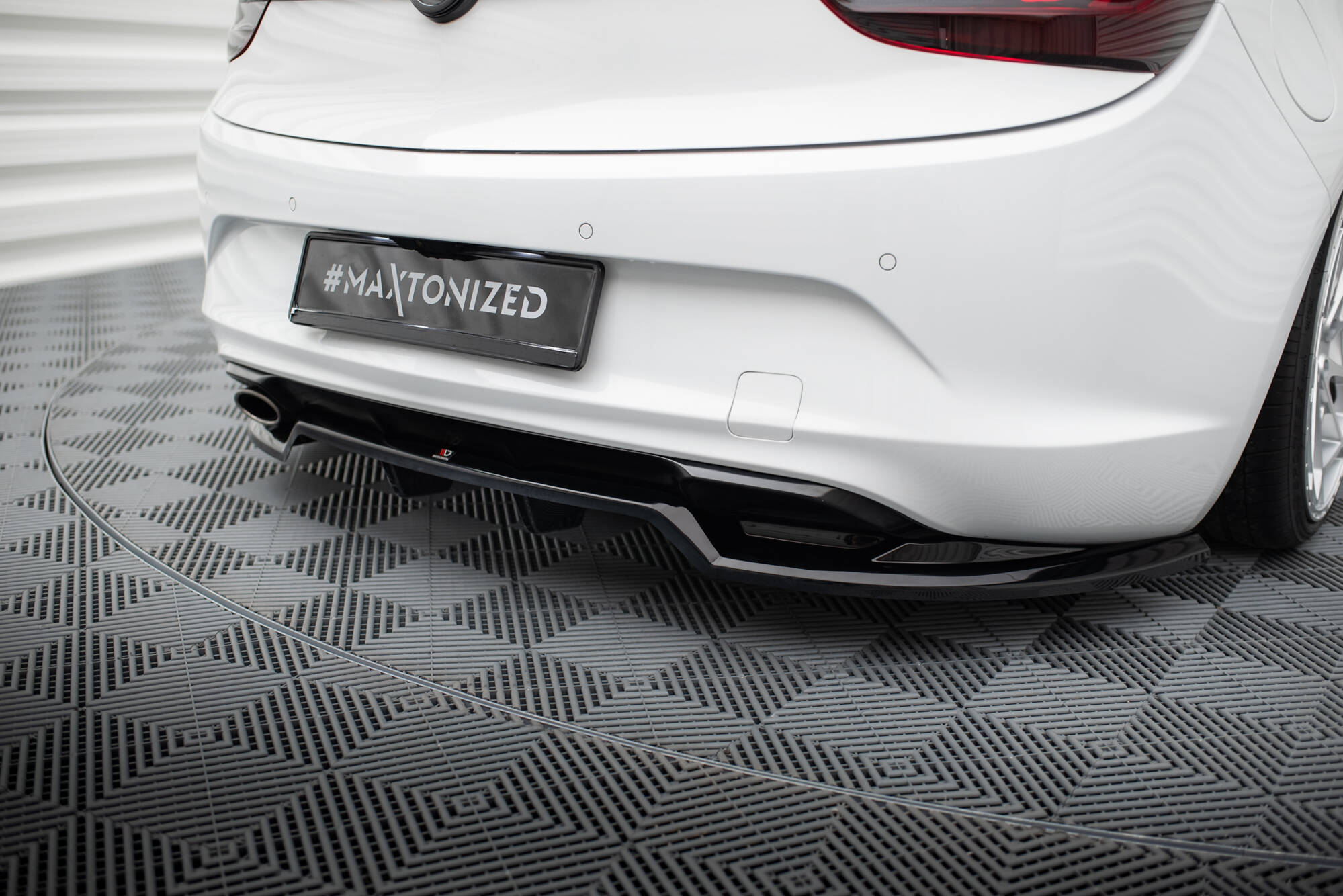 pol_po_Rear-Splitter-with-vertical-bars-Opel-Cascada-20814_3 pol_po_Rear-Splitter-with-vertical-bars-Opel-Cascada-20814_3