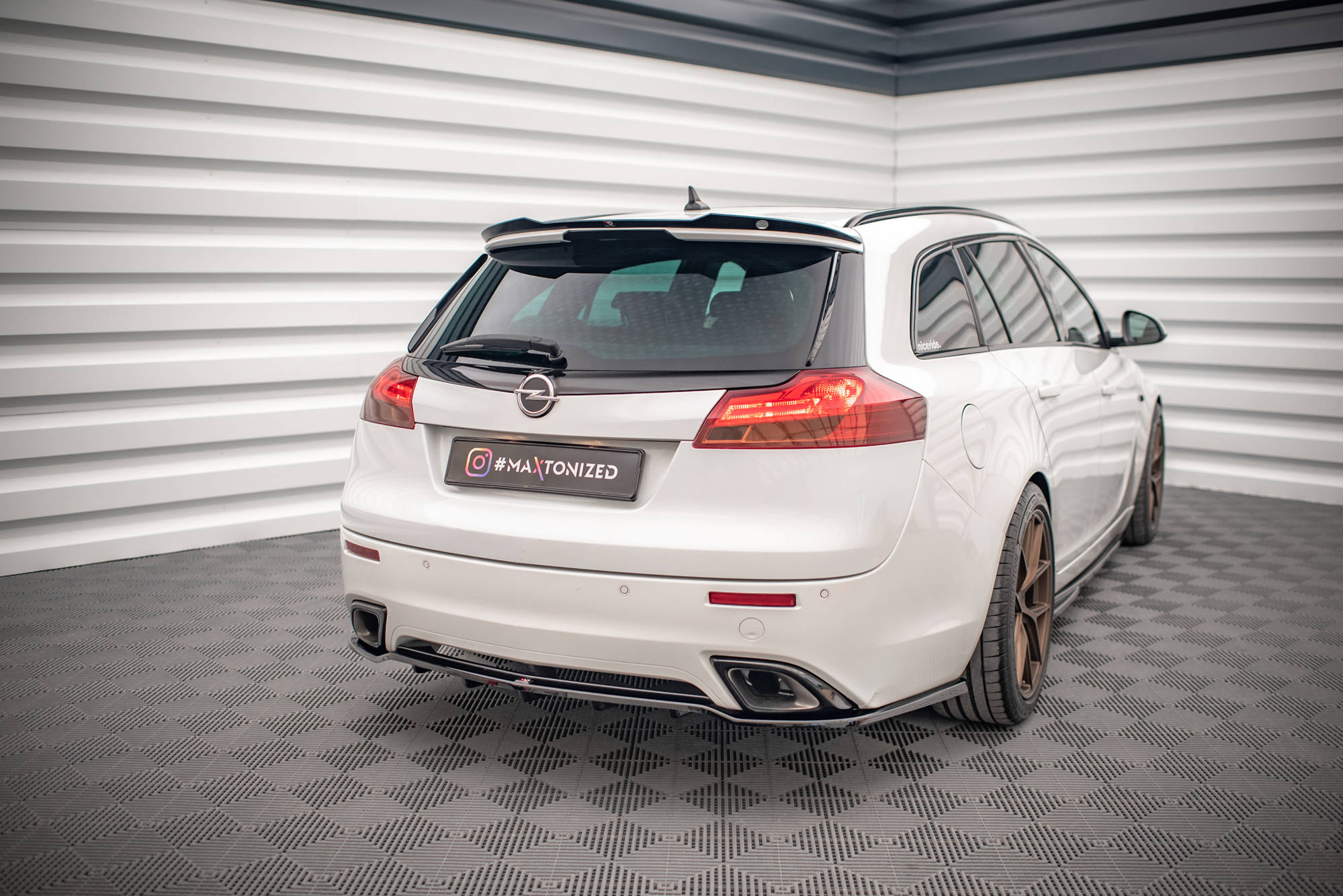 pol_po_Rear-Splitter-with-vertical-bars-Opel-Insignia-OPC-Mk1-16645_6 pol_po_Rear-Splitter-with-vertical-bars-Opel-Insignia-OPC-Mk1-16645_6