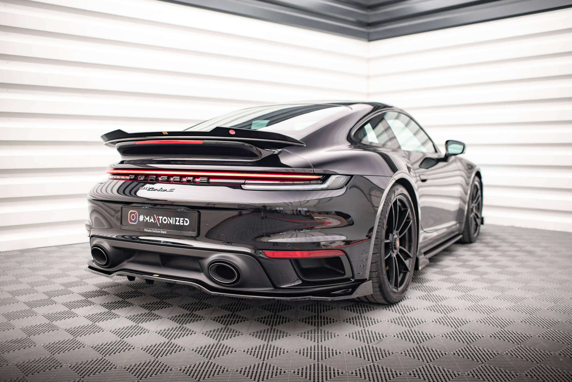 pol_po_Rear-Splitter-with-vertical-bars-Porsche-911-Turbo-S-992-17272_11 pol_po_Rear-Splitter-with-vertical-bars-Porsche-911-Turbo-S-992-17272_11