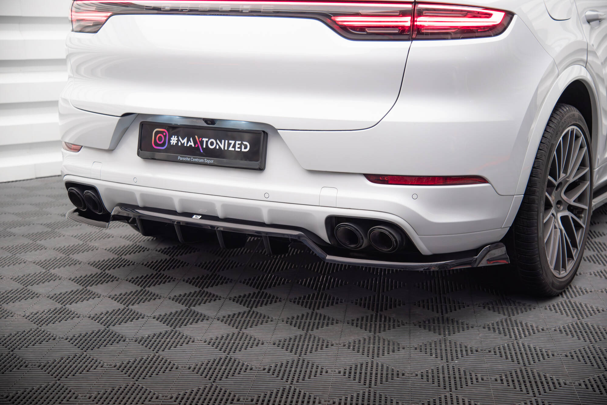 pol_po_Rear-Splitter-with-vertical-bars-Porsche-Cayenne-Coupe-SUV-Mk3-20173_3 pol_po_Rear-Splitter-with-vertical-bars-Porsche-Cayenne-Coupe-SUV-Mk3-20173_3