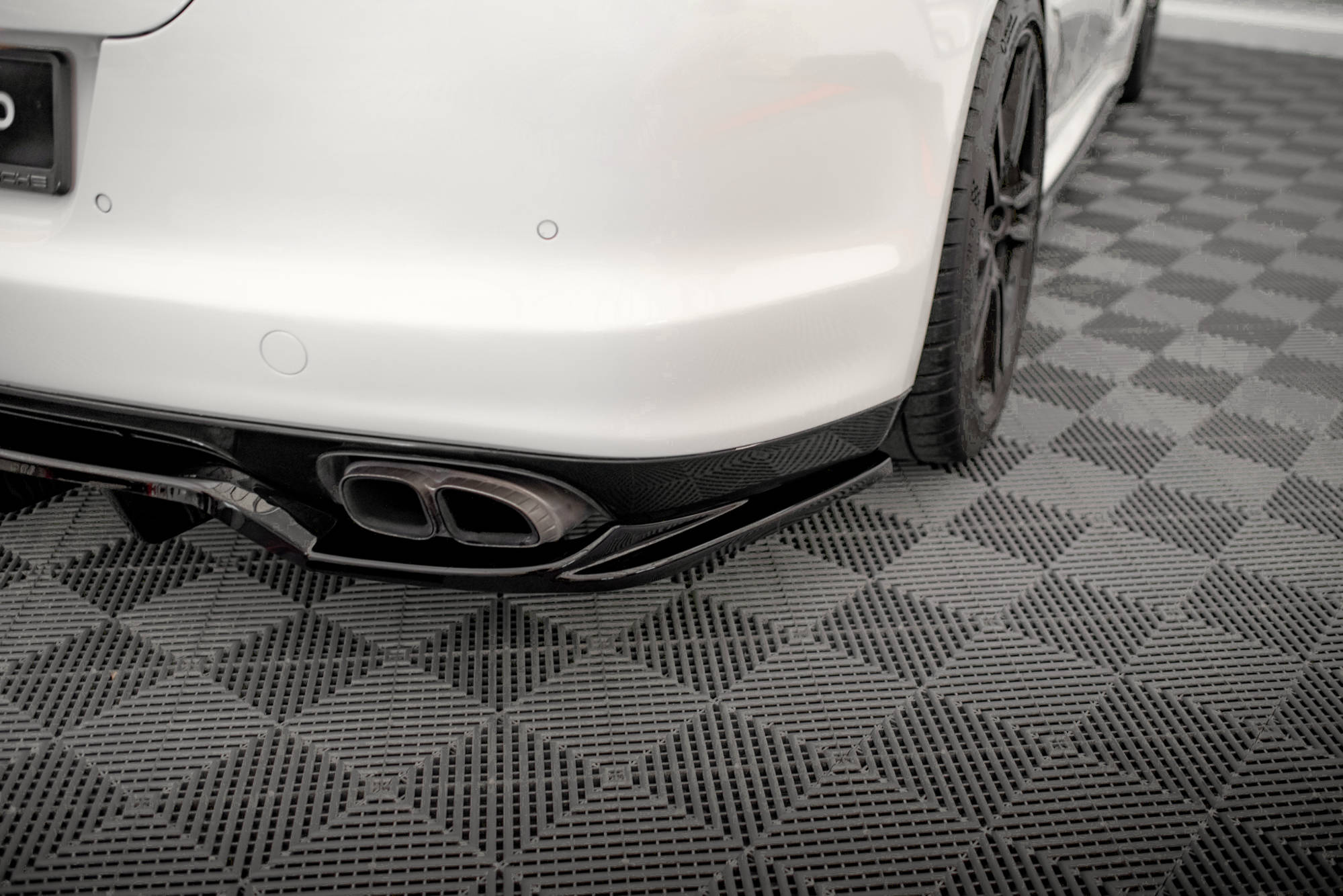 pol_po_Rear-Splitter-with-vertical-bars-Porsche-Panamera-Turbo-970-17244_6 pol_po_Rear-Splitter-with-vertical-bars-Porsche-Panamera-Turbo-970-17244_6