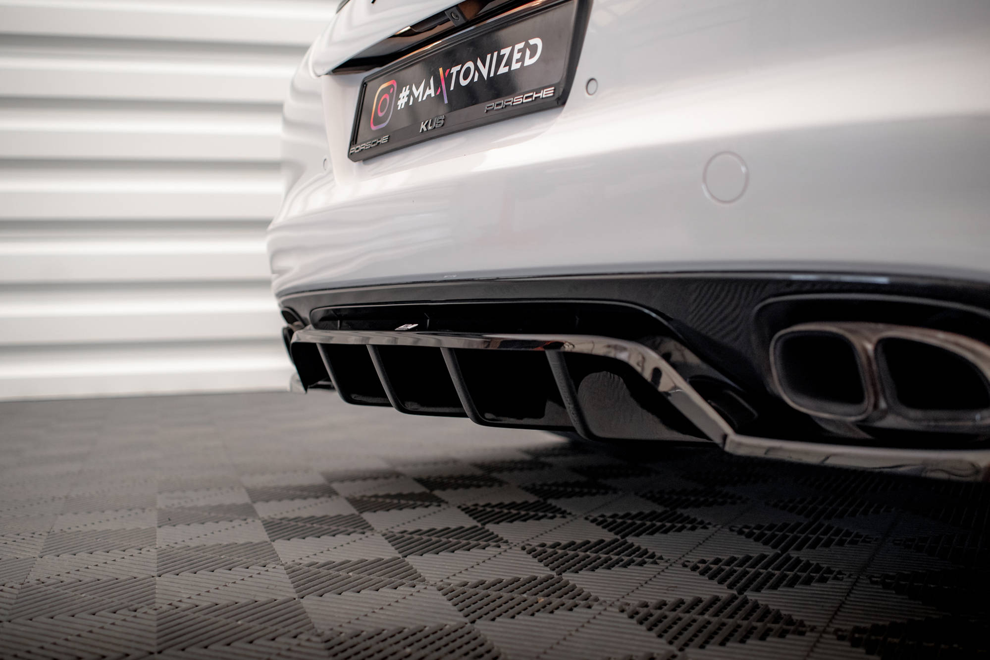 pol_po_Rear-Splitter-with-vertical-bars-Porsche-Panamera-Turbo-970-17244_8 pol_po_Rear-Splitter-with-vertical-bars-Porsche-Panamera-Turbo-970-17244_8