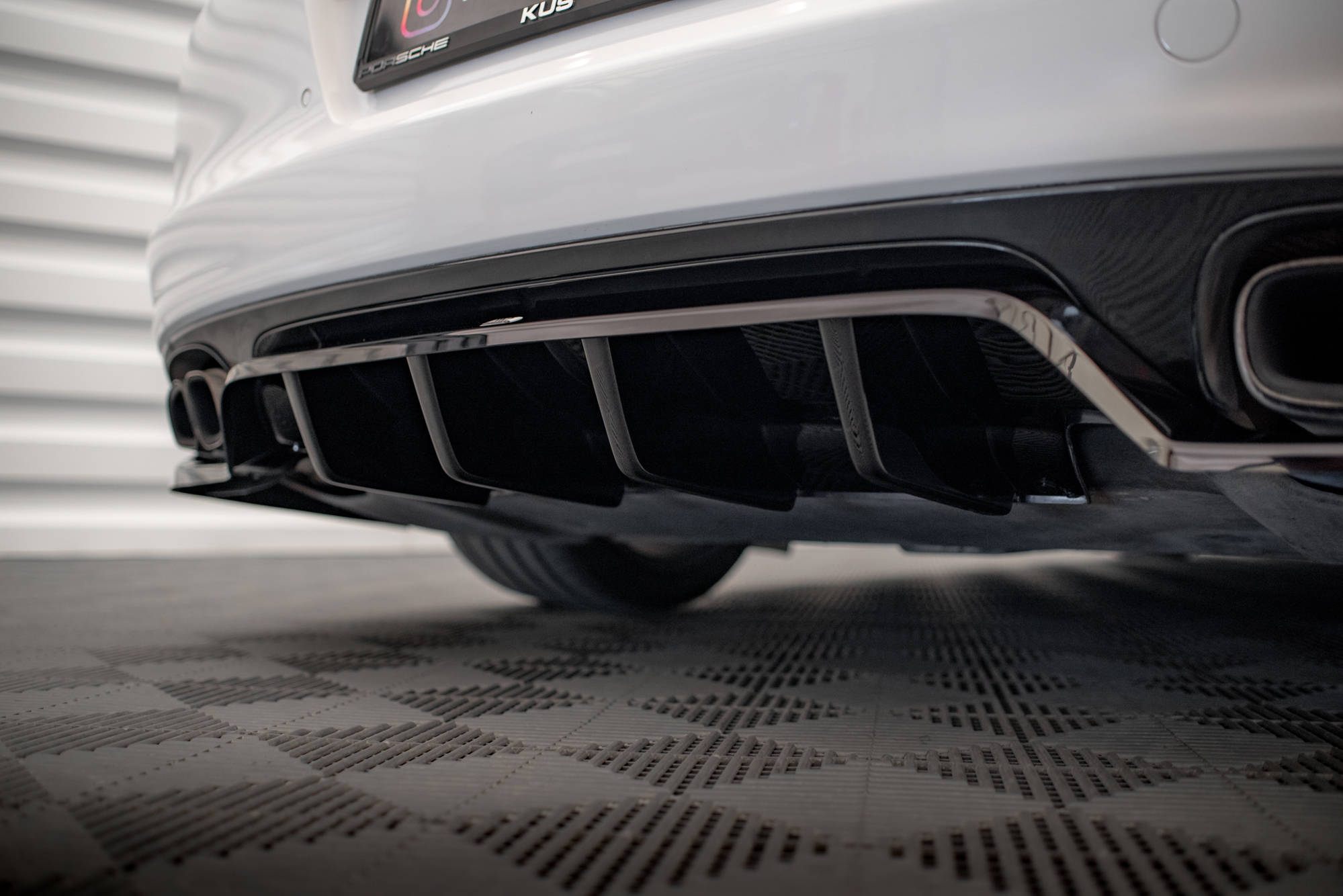 pol_po_Rear-Splitter-with-vertical-bars-Porsche-Panamera-Turbo-970-17244_9 pol_po_Rear-Splitter-with-vertical-bars-Porsche-Panamera-Turbo-970-17244_9
