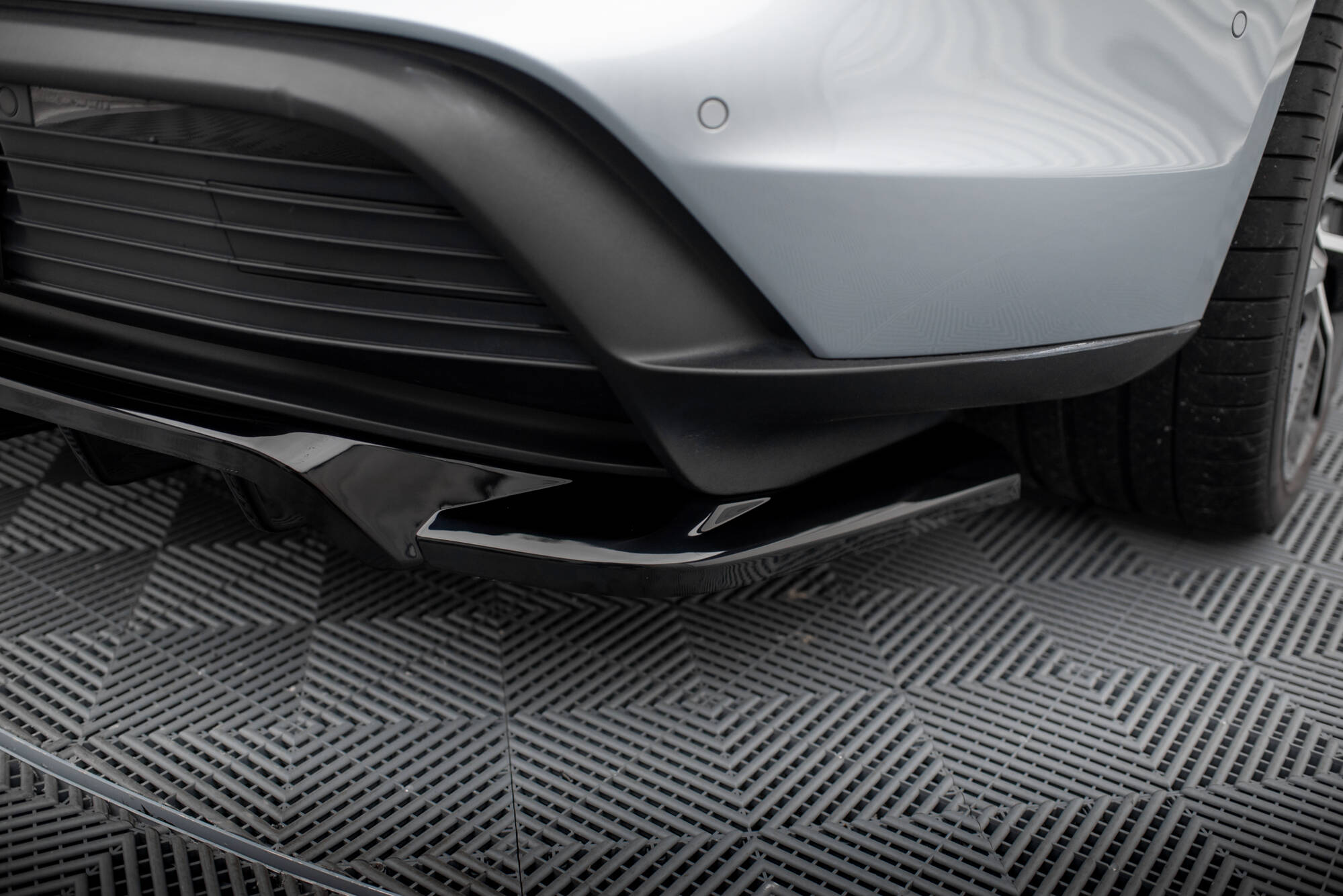 pol_po_Rear-Splitter-with-vertical-bars-Porsche-Taycan-Taycan-4-Taycan-4S-Taycan-GTS-Mk1-20643_6 pol_po_Rear-Splitter-with-vertical-bars-Porsche-Taycan-Taycan-4-Taycan-4S-Taycan-GTS-Mk1-20643_6