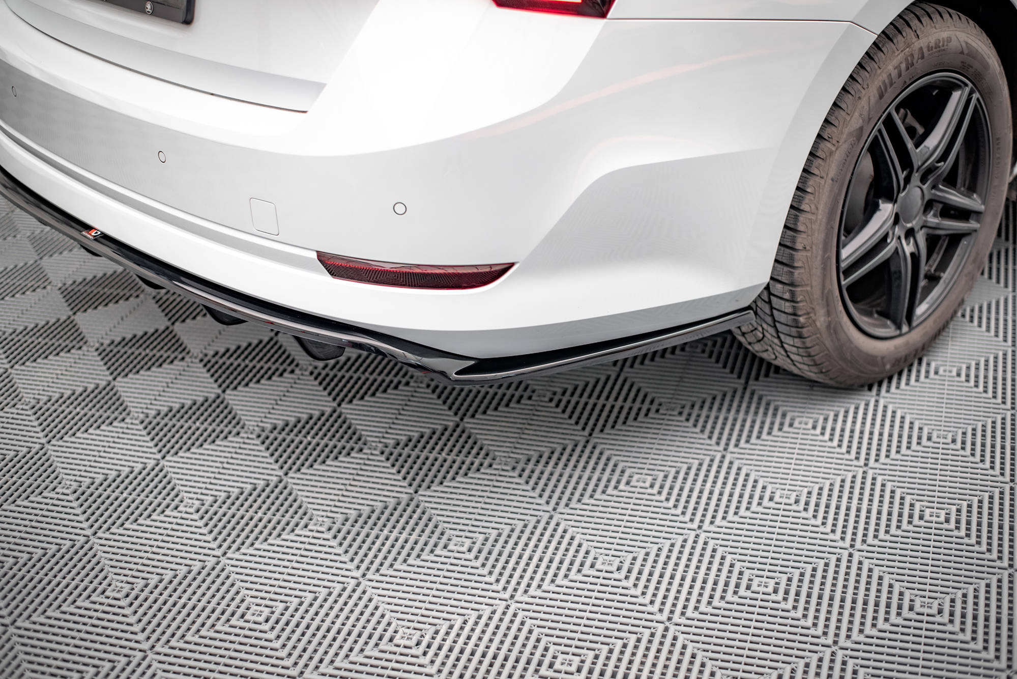 pol_po_Rear-Splitter-with-vertical-bars-Skoda-Octavia-Mk4-14151_6 pol_po_Rear-Splitter-with-vertical-bars-Skoda-Octavia-Mk4-14151_6