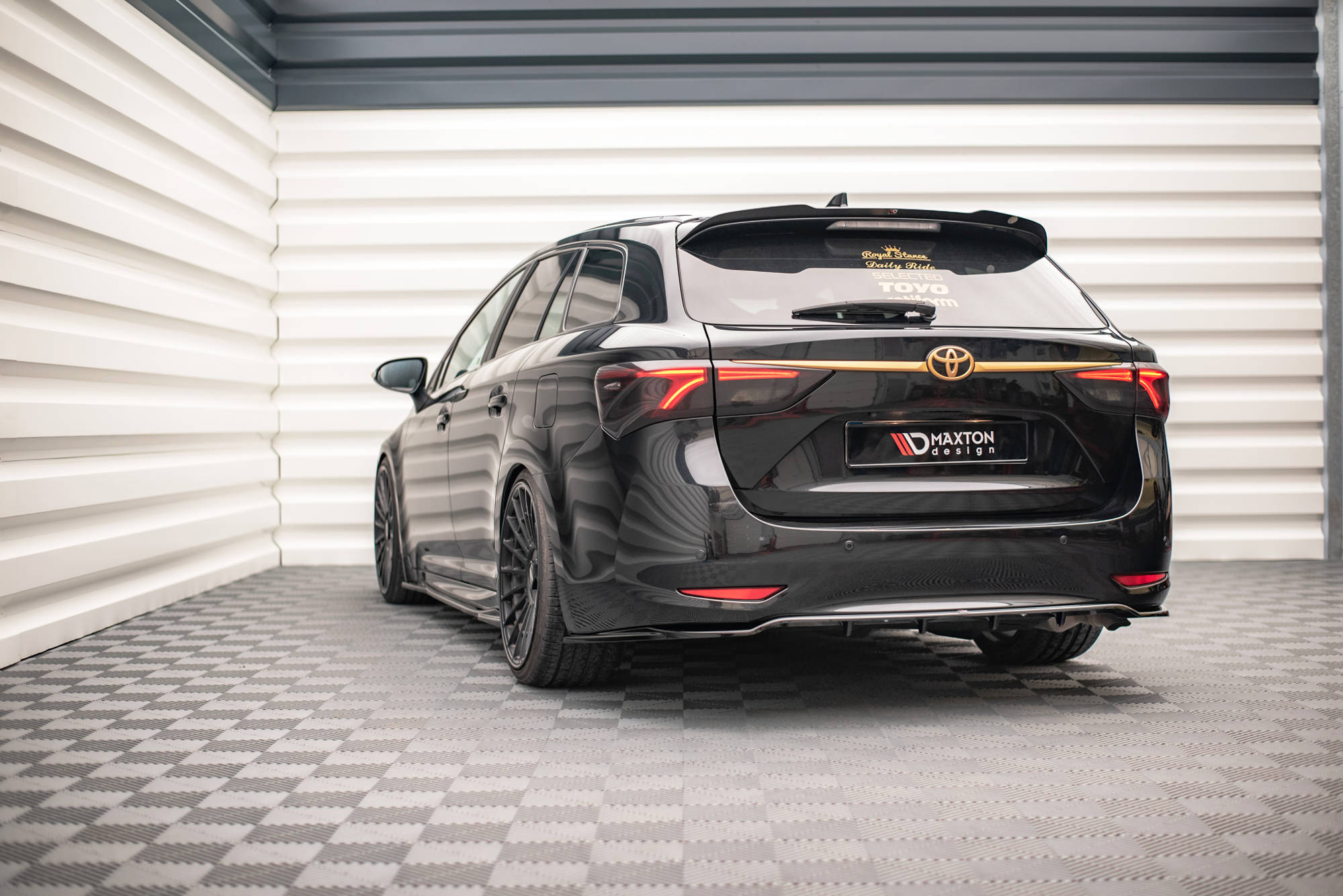 pol_po_Rear-Splitter-with-vertical-bars-Toyota-Avensis-Wagon-Mk3-Facelift-13700_5 pol_po_Rear-Splitter-with-vertical-bars-Toyota-Avensis-Wagon-Mk3-Facelift-13700_5