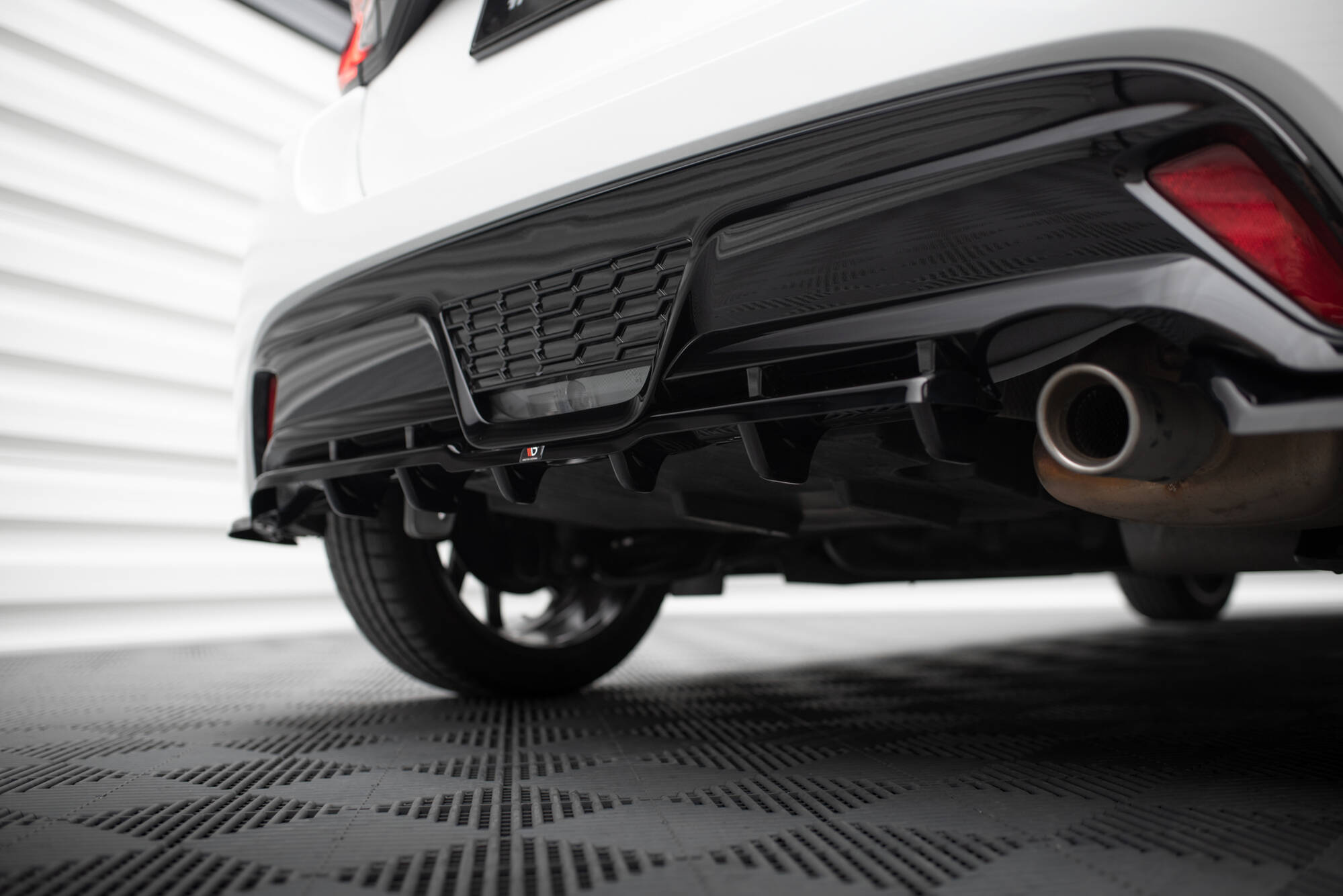pol_po_Rear-Splitter-with-vertical-bars-Toyota-Yaris-GR-Sport-Mk4-19111_5 pol_po_Rear-Splitter-with-vertical-bars-Toyota-Yaris-GR-Sport-Mk4-19111_5