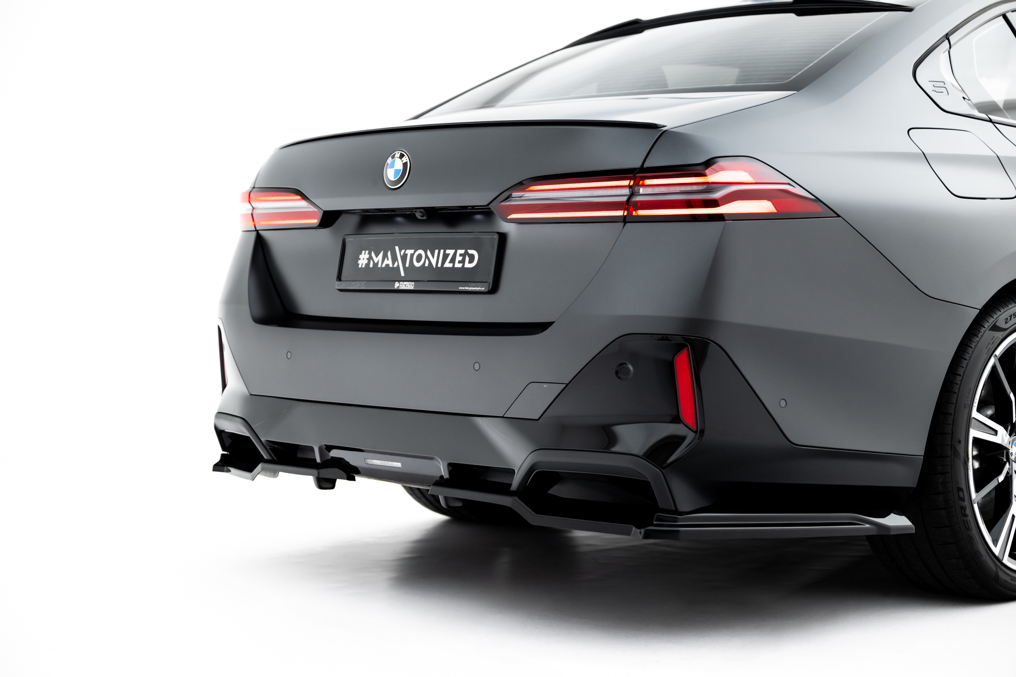 pol_po_Rear-Splitter-with-vertical-bars-V-1-BMW-5-i5-M-Pack-Sedan-Touring-G60-G61-23418_5 pol_po_Rear-Splitter-with-vertical-bars-V-1-BMW-5-i5-M-Pack-Sedan-Touring-G60-G61-23418_5