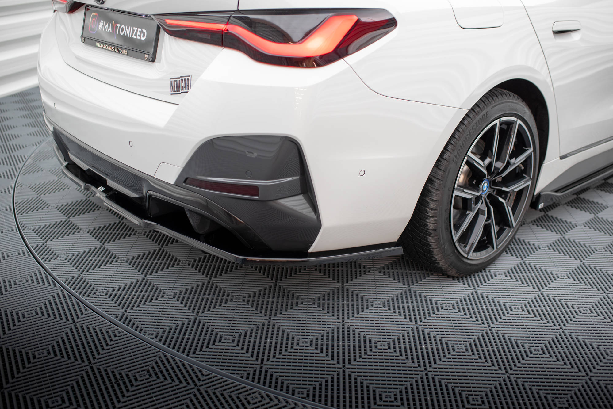 pol_po_Rear-Splitter-with-vertical-bars-V-1-BMW-i4-M-Pack-G26-18603_3 pol_po_Rear-Splitter-with-vertical-bars-V-1-BMW-i4-M-Pack-G26-18603_3