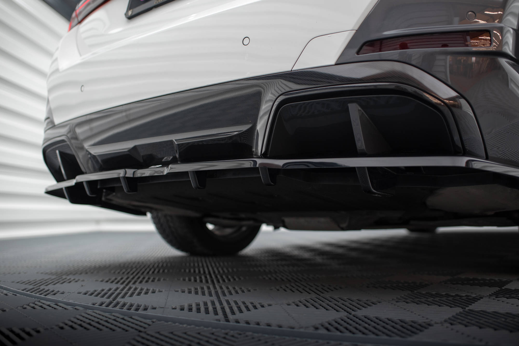 pol_po_Rear-Splitter-with-vertical-bars-V-1-BMW-i4-M-Pack-G26-18603_4 pol_po_Rear-Splitter-with-vertical-bars-V-1-BMW-i4-M-Pack-G26-18603_4