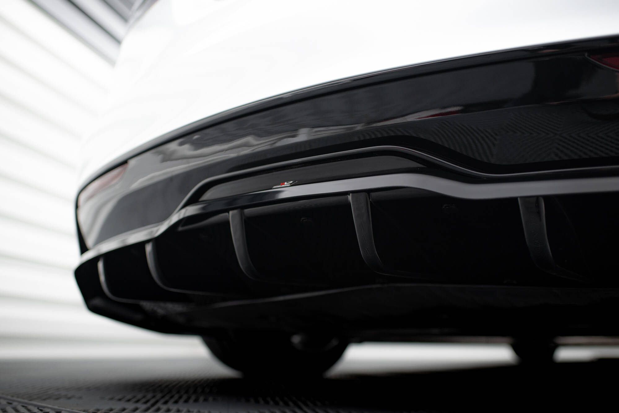 pol_po_Rear-Splitter-with-vertical-bars-V-1-Tesla-Model-S-Plaid-Mk1-Facelift-20515_8 pol_po_Rear-Splitter-with-vertical-bars-V-1-Tesla-Model-S-Plaid-Mk1-Facelift-20515_8
