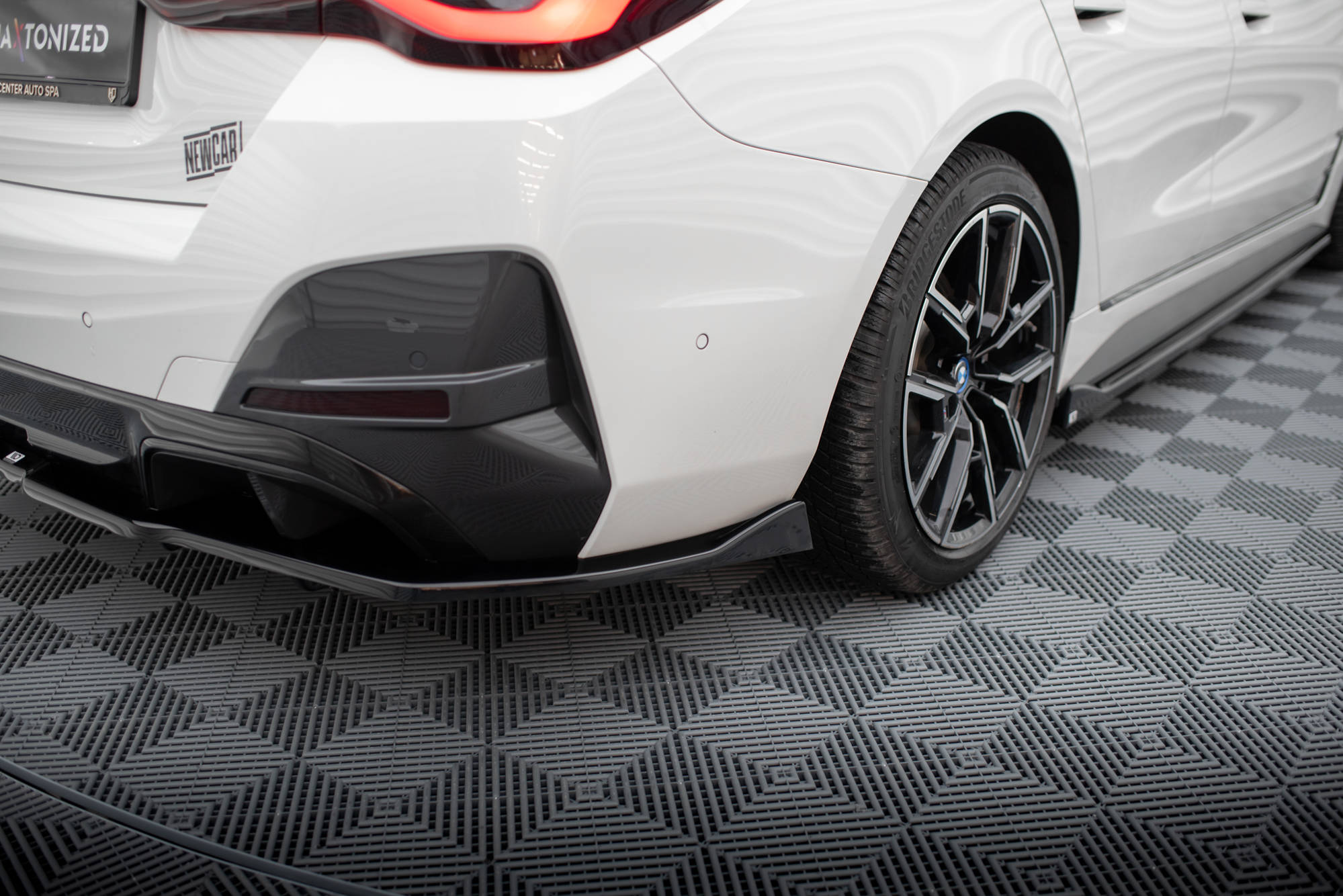 pol_po_Rear-Splitter-with-vertical-bars-V-2-BMW-i4-M-Pack-G26-18606_4 pol_po_Rear-Splitter-with-vertical-bars-V-2-BMW-i4-M-Pack-G26-18606_4