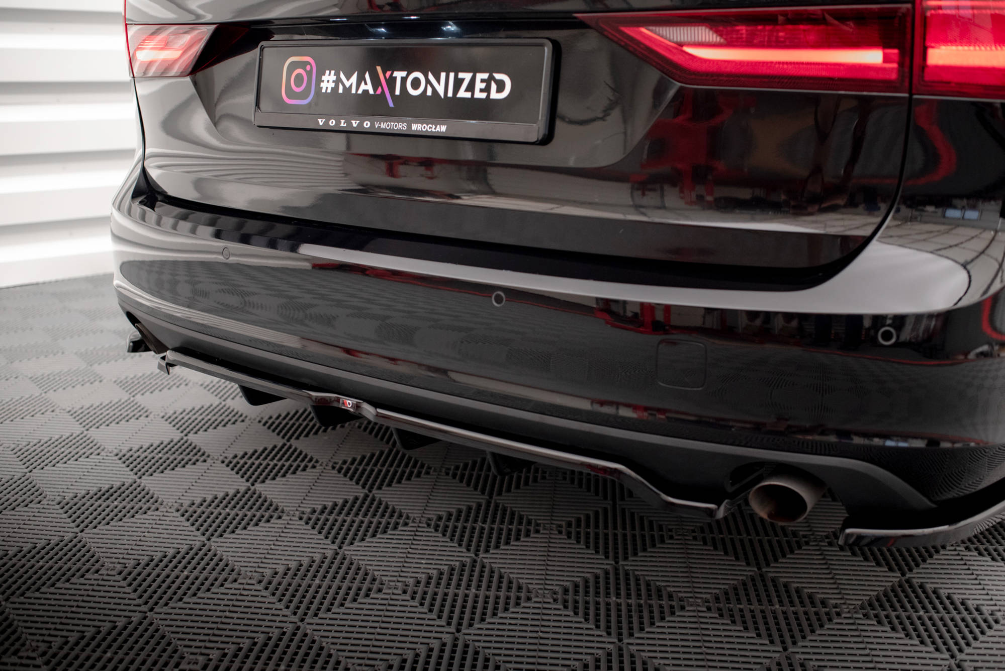 pol_po_Rear-Splitter-with-vertical-bars-V-2-Volvo-V90-Mk2-18101_5 pol_po_Rear-Splitter-with-vertical-bars-V-2-Volvo-V90-Mk2-18101_5