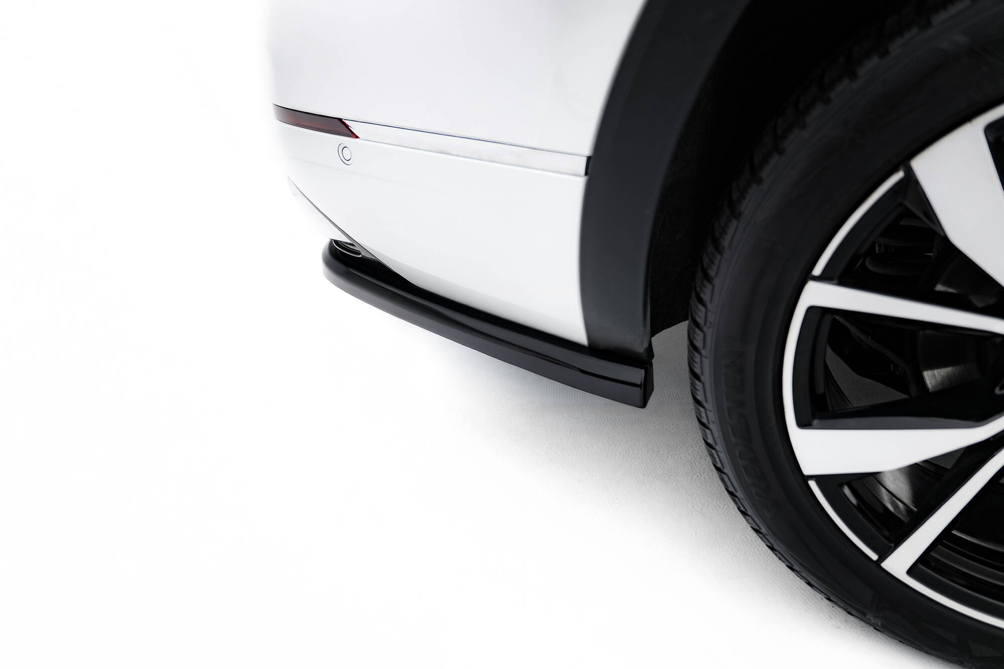 pol_po_Rear-Splitter-with-vertical-bars-Volkswagen-Atlas-R-Line-Mk1-Facelift-2-22447_8 pol_po_Rear-Splitter-with-vertical-bars-Volkswagen-Atlas-R-Line-Mk1-Facelift-2-22447_8