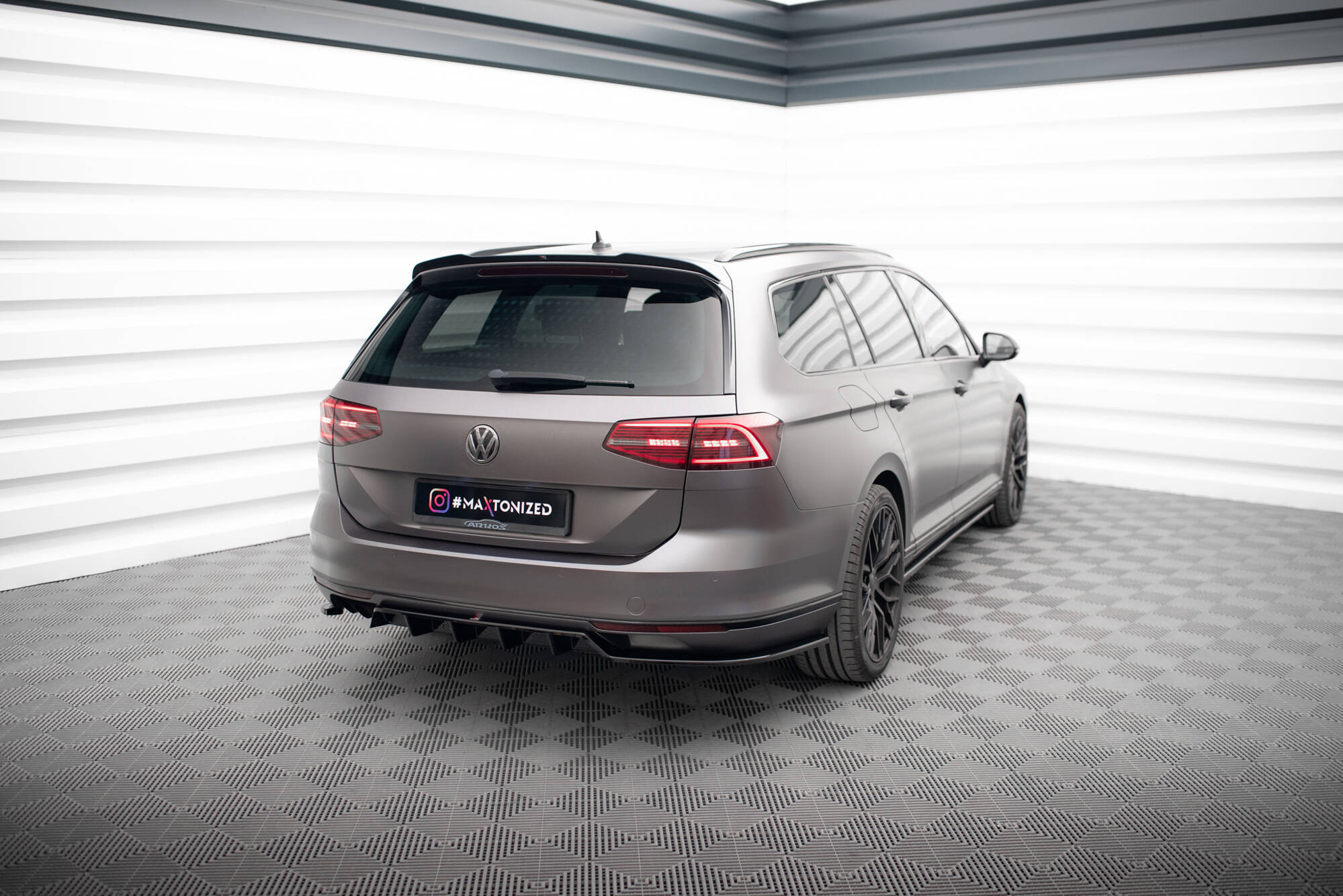 pol_po_Rear-Splitter-with-vertical-bars-Volkswagen-Passat-Sedan-Variant-B8-20048_5 pol_po_Rear-Splitter-with-vertical-bars-Volkswagen-Passat-Sedan-Variant-B8-20048_5