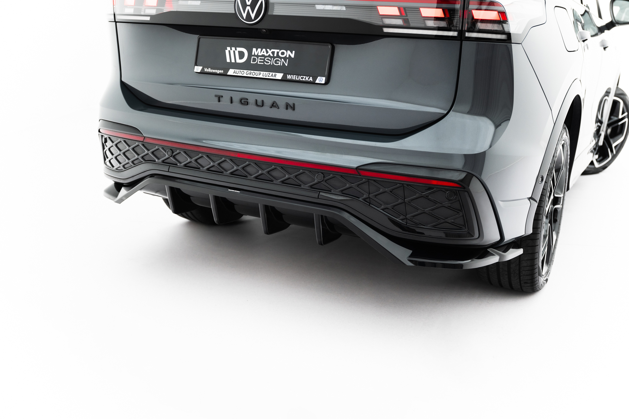 pol_po_Rear-Splitter-with-vertical-bars-Volkswagen-Tiguan-R-Line-Mk3-23463_2 pol_po_Rear-Splitter-with-vertical-bars-Volkswagen-Tiguan-R-Line-Mk3-23463_2