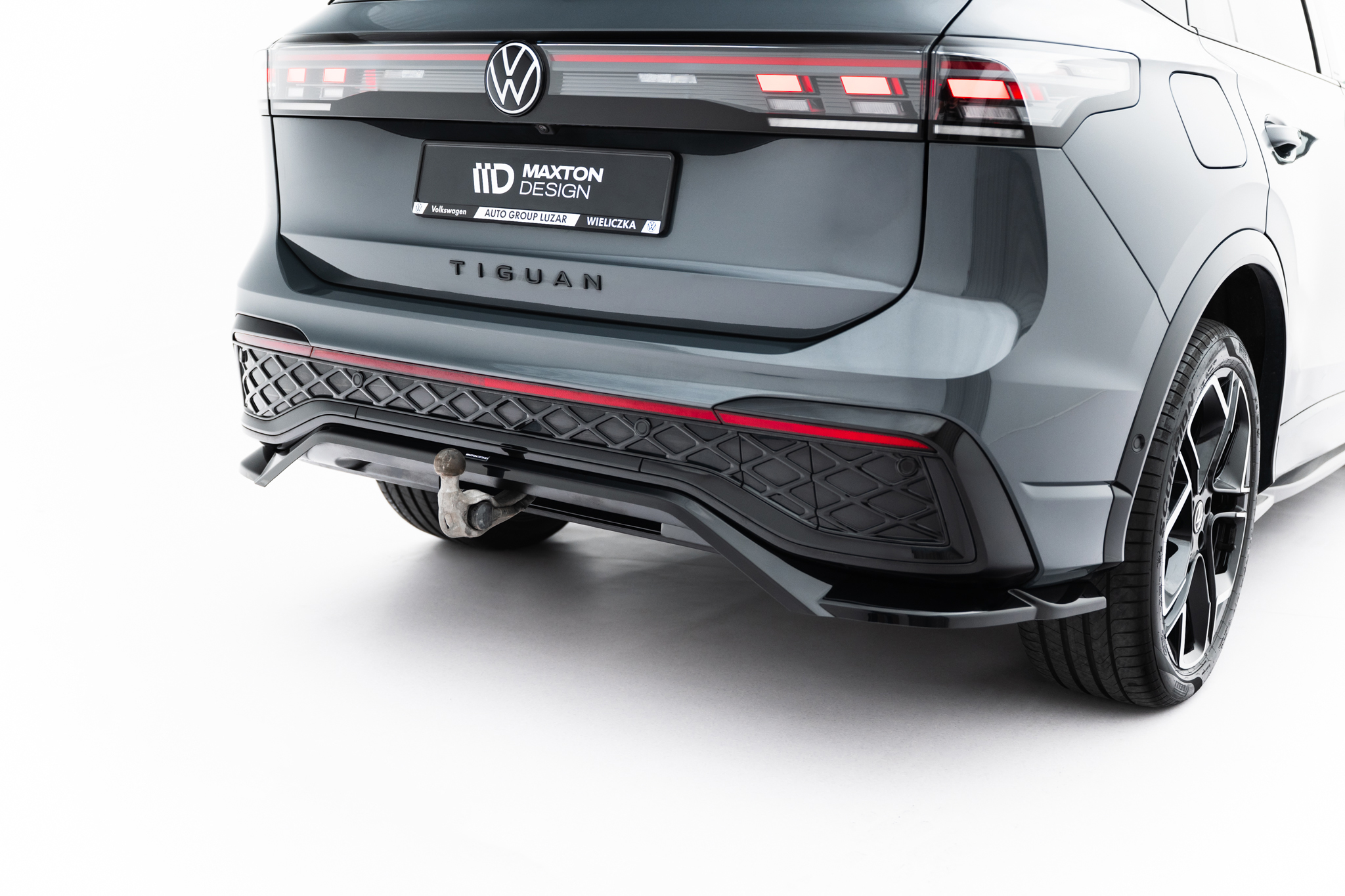 pol_po_Rear-Splitter-with-vertical-bars-Volkswagen-Tiguan-R-Line-Mk3-23463_6 pol_po_Rear-Splitter-with-vertical-bars-Volkswagen-Tiguan-R-Line-Mk3-23463_6
