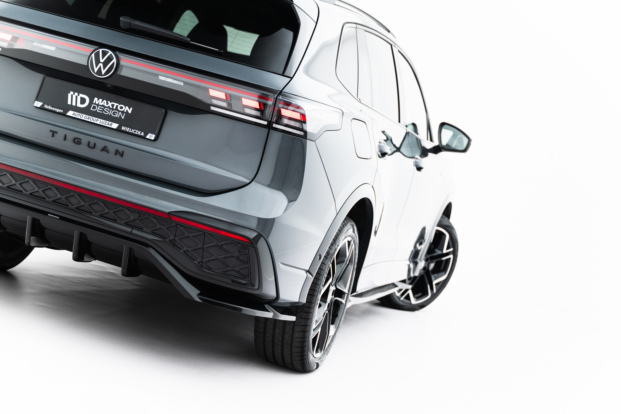 pol_po_Rear-Splitter-with-vertical-bars-Volkswagen-Tiguan-R-Line-Mk3-23463_8 pol_po_Rear-Splitter-with-vertical-bars-Volkswagen-Tiguan-R-Line-Mk3-23463_8