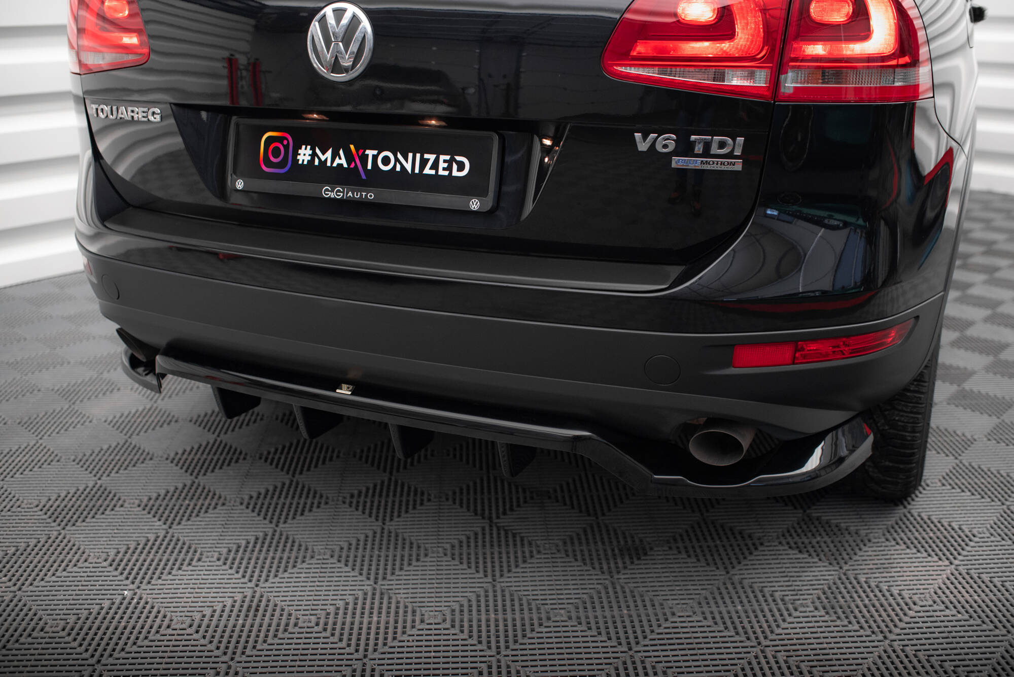 pol_po_Rear-Splitter-with-vertical-bars-Volkswagen-Touareg-Mk2-19737_3 pol_po_Rear-Splitter-with-vertical-bars-Volkswagen-Touareg-Mk2-19737_3