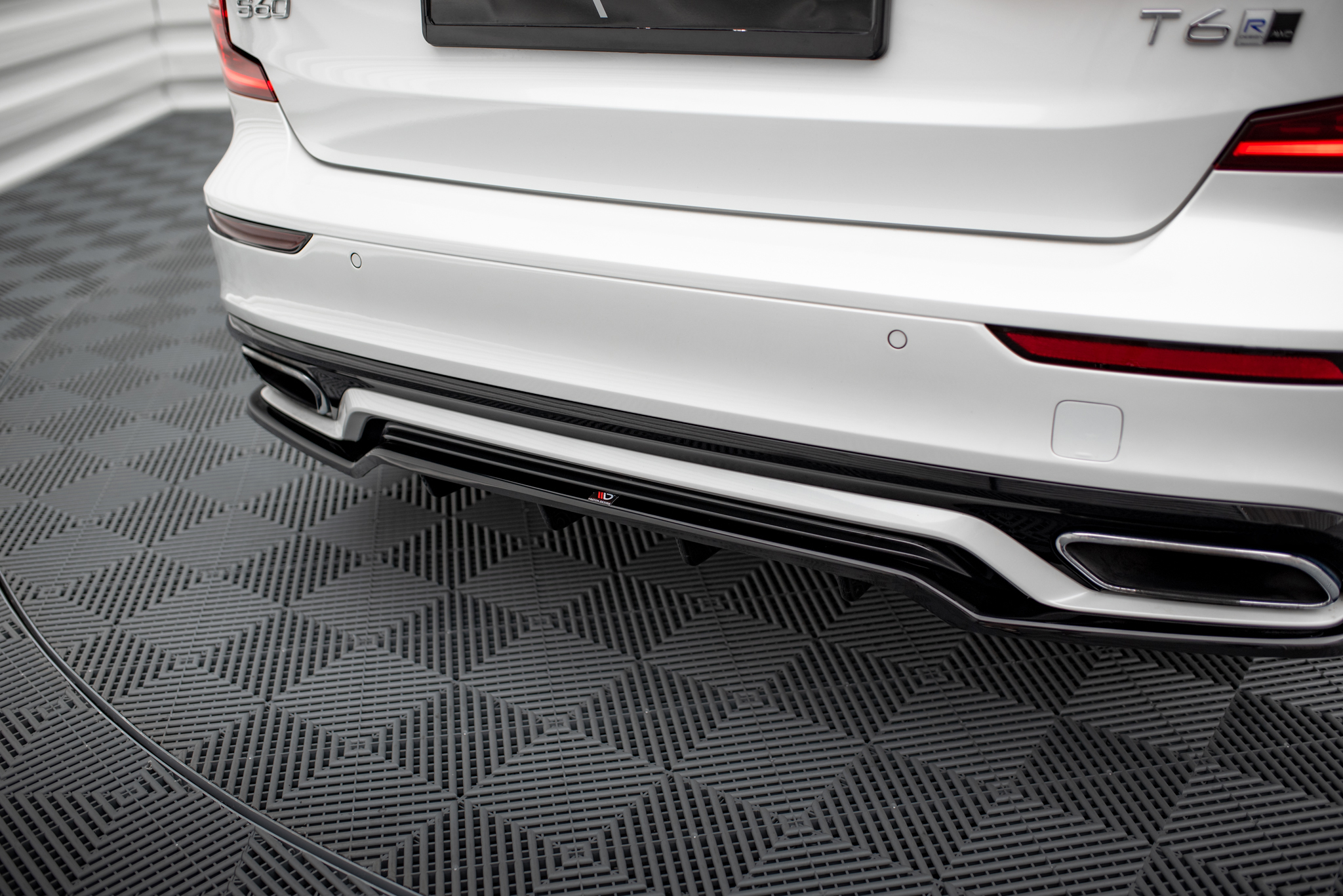 pol_po_Rear-Splitter-with-vertical-bars-Volvo-S60-V60-R-Design-Mk3-11180_4 pol_po_Rear-Splitter-with-vertical-bars-Volvo-S60-V60-R-Design-Mk3-11180_4