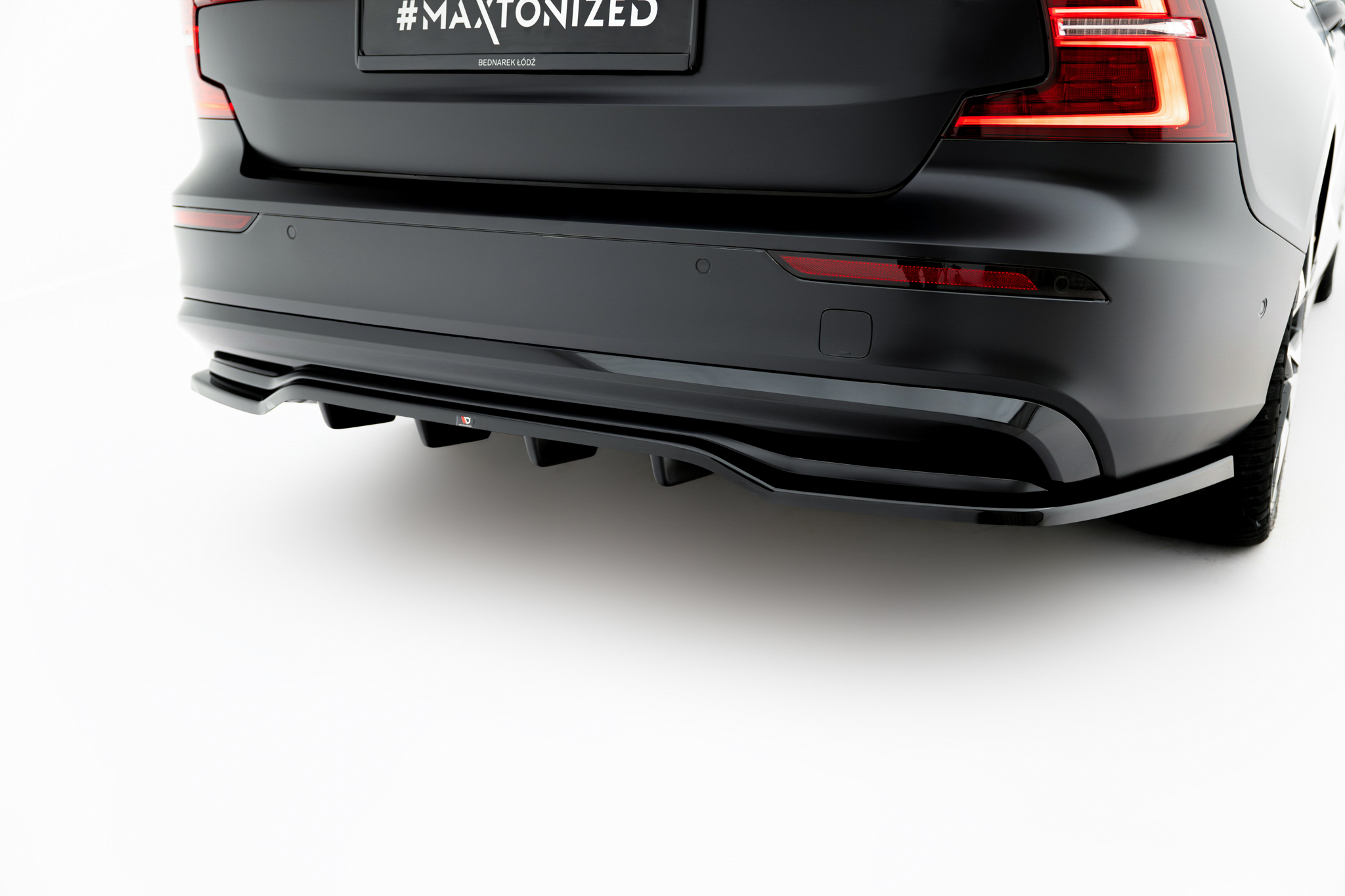 pol_po_Rear-Splitter-with-vertical-bars-Volvo-S60-V60-R-Design-Mk3-22768_5 pol_po_Rear-Splitter-with-vertical-bars-Volvo-S60-V60-R-Design-Mk3-22768_5