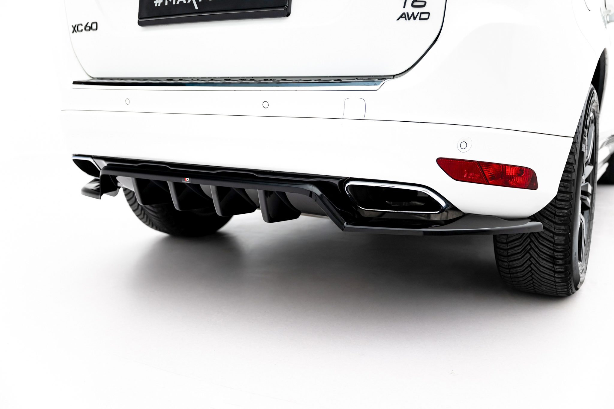 pol_po_Rear-Splitter-with-vertical-bars-Volvo-XC60-Mk1-Facelift-22883_6 pol_po_Rear-Splitter-with-vertical-bars-Volvo-XC60-Mk1-Facelift-22883_6