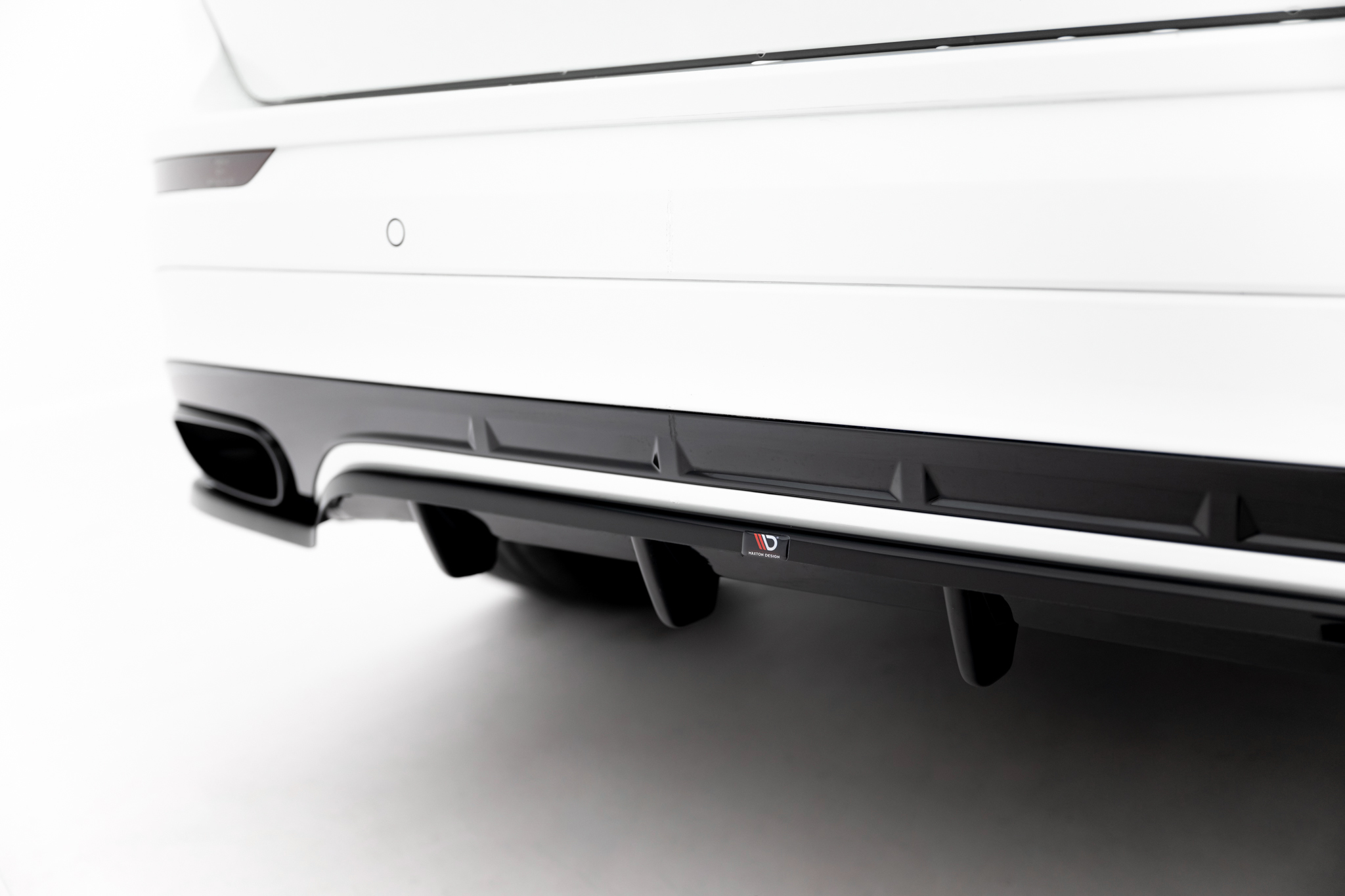 pol_po_Rear-Splitter-with-vertical-bars-Volvo-XC60-Mk2-R-Design-11751_3 pol_po_Rear-Splitter-with-vertical-bars-Volvo-XC60-Mk2-R-Design-11751_3