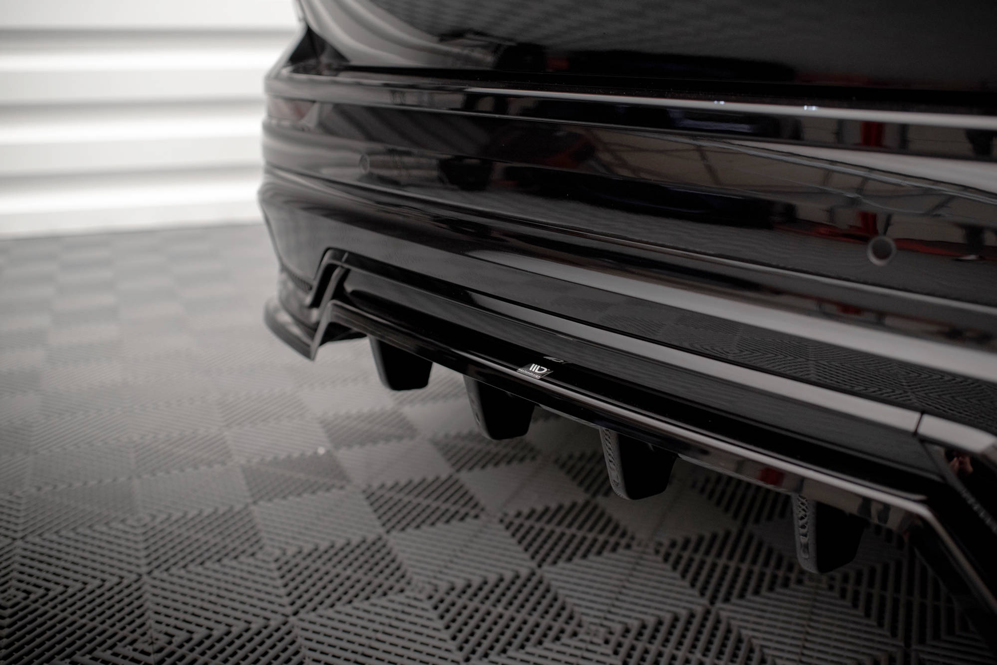 pol_po_Rear-Splitter-with-vertical-bars-Volvo-XC60-R-Design-Mk2-Facelift-17976_6 pol_po_Rear-Splitter-with-vertical-bars-Volvo-XC60-R-Design-Mk2-Facelift-17976_6