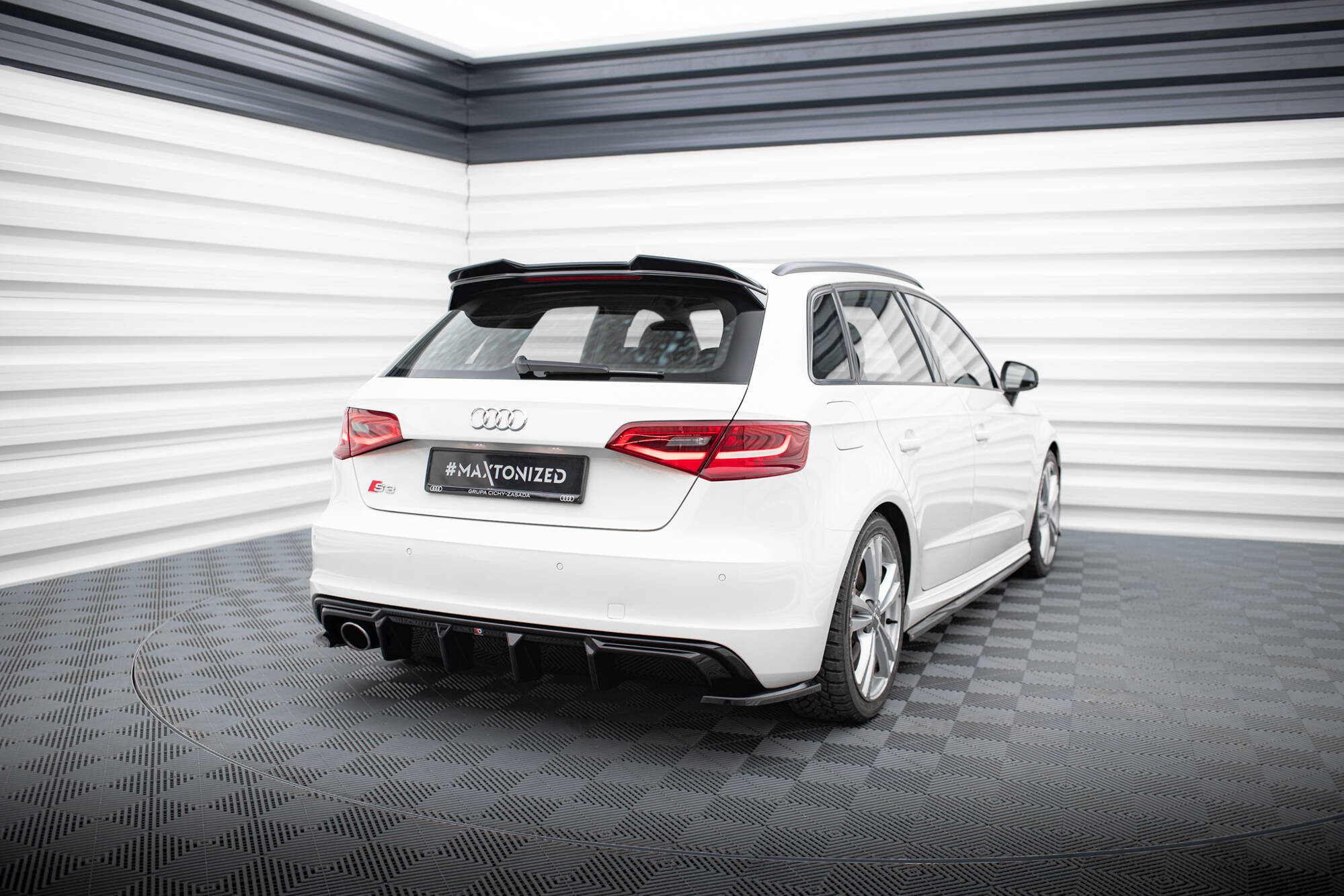 pol_po_Rear-Valance-Audi-A3-S-Line-Sportback-8V-Version-with-single-exhaust-tips-on-one-side-22252_5 pol_po_Rear-Valance-Audi-A3-S-Line-Sportback-8V-Version-with-single-exhaust-tips-on-one-side-22252_5