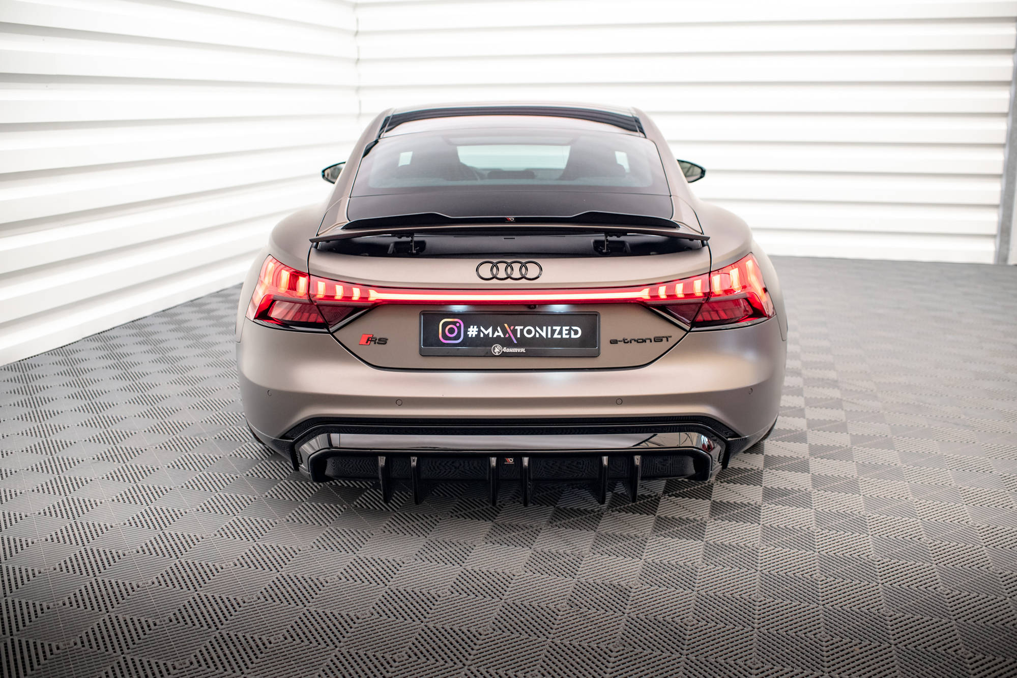 pol_po_Rear-Valance-Audi-e-Tron-GT-RS-GT-Mk1-16684_12 pol_po_Rear-Valance-Audi-e-Tron-GT-RS-GT-Mk1-16684_12
