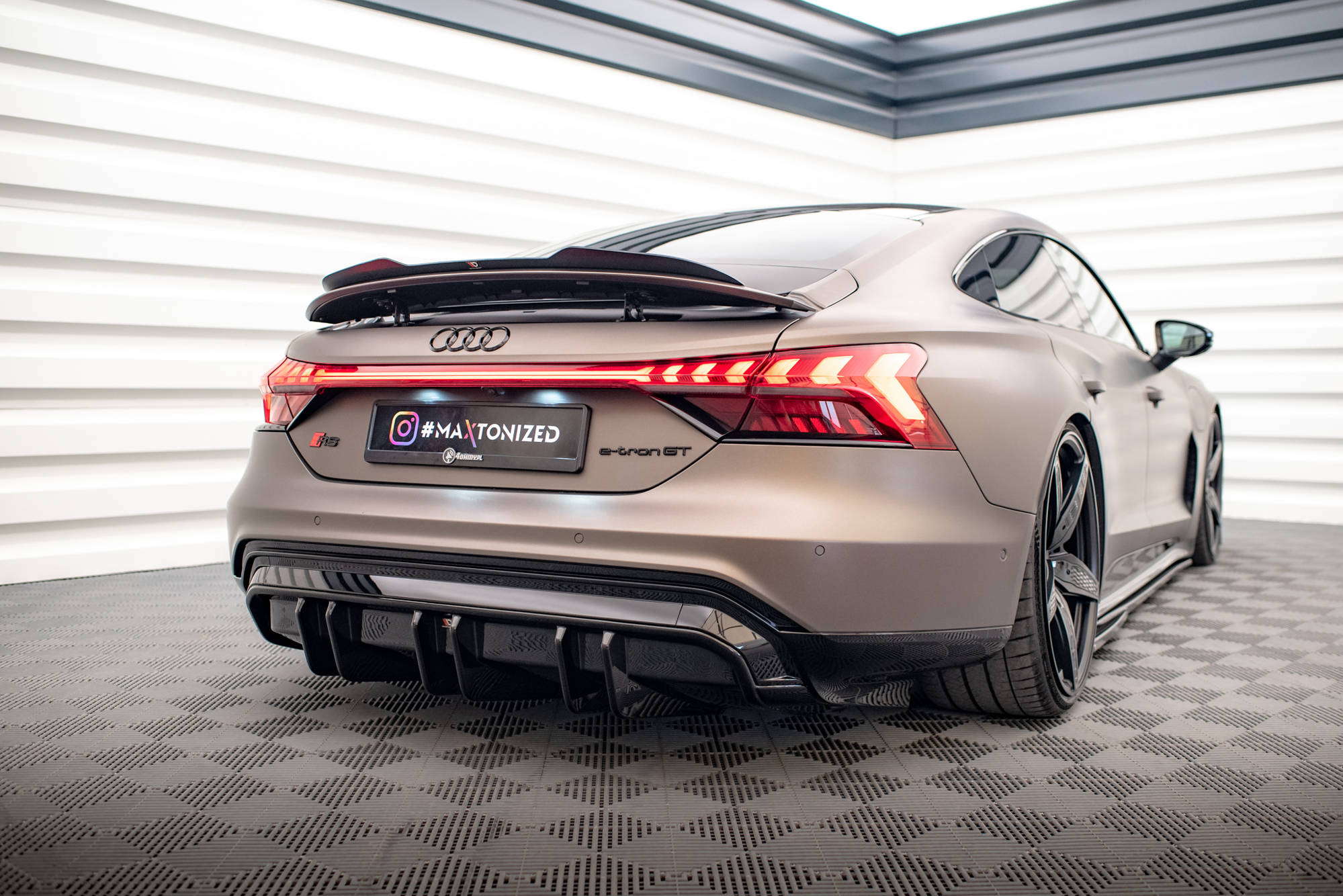 pol_po_Rear-Valance-Audi-e-Tron-GT-RS-GT-Mk1-16684_4 pol_po_Rear-Valance-Audi-e-Tron-GT-RS-GT-Mk1-16684_4