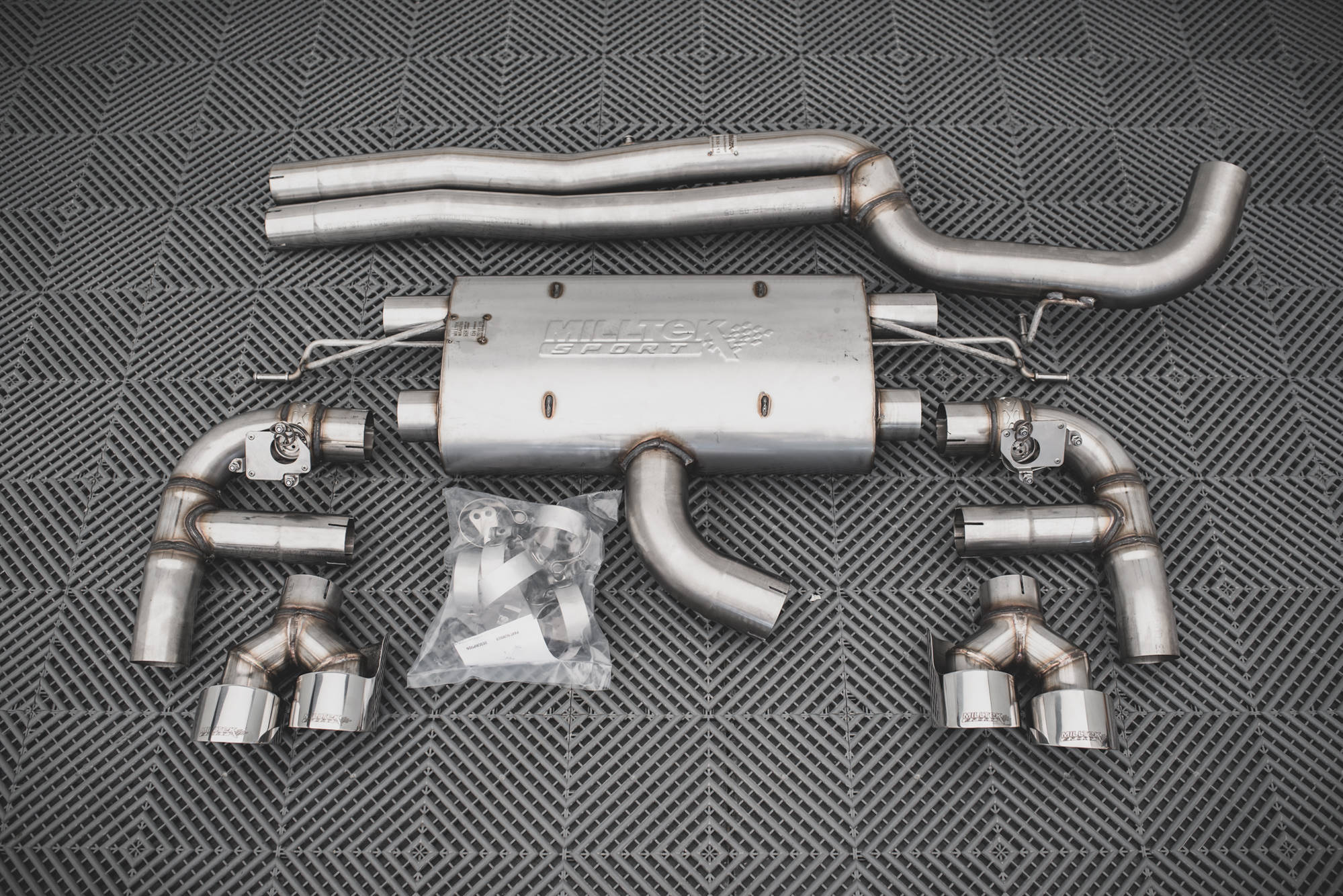 pol_po_Rear-Valance-Milltek-Sport-Exhaust-Audi-RS3-Sportback-8V-Facelift-18275_4 pol_po_Rear-Valance-Milltek-Sport-Exhaust-Audi-RS3-Sportback-8V-Facelift-18275_4