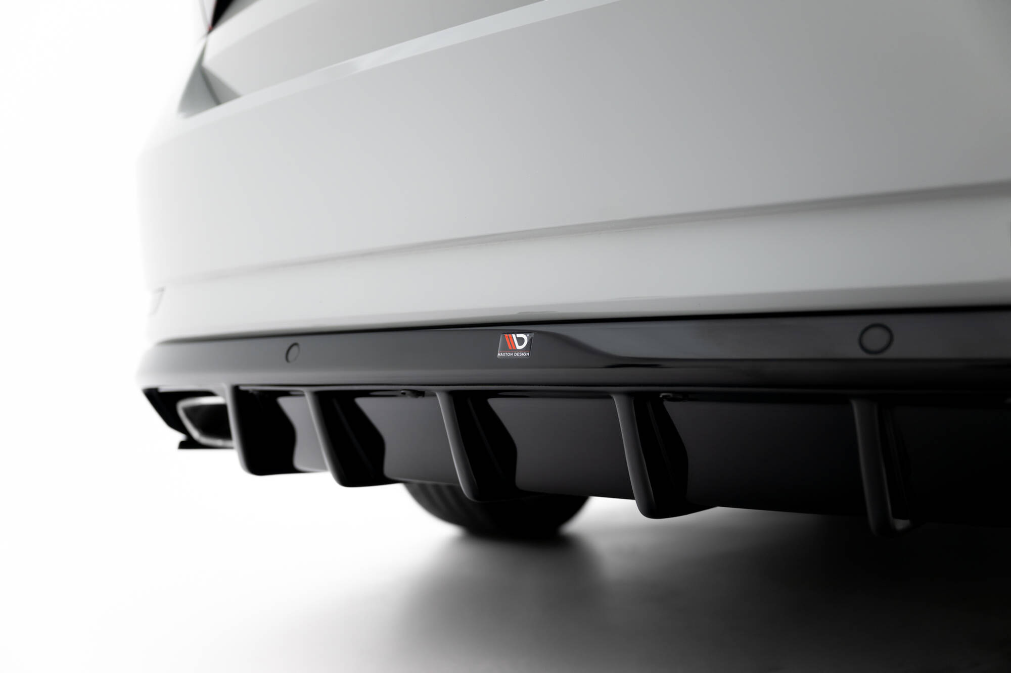 pol_po_Rear-Valance-Skoda-Superb-Liftback-Combi-Mk3-22266_4 pol_po_Rear-Valance-Skoda-Superb-Liftback-Combi-Mk3-22266_4