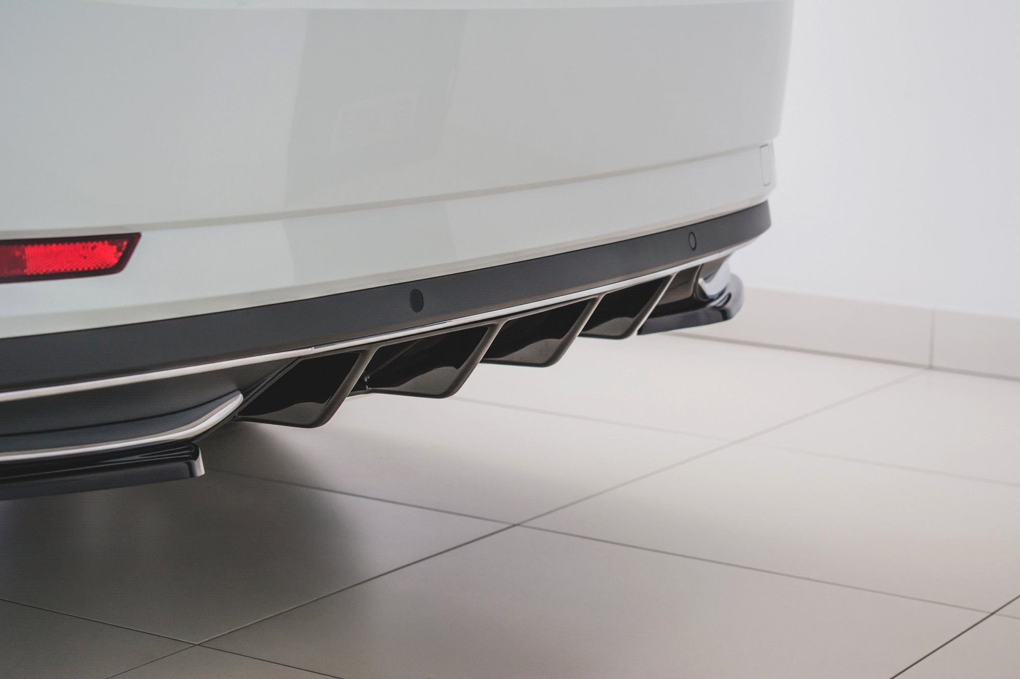 pol_po_Rear-Valance-Skoda-Superb-Liftback-Combi-Mk3-FL-8920_1 pol_po_Rear-Valance-Skoda-Superb-Liftback-Combi-Mk3-FL-8920_1