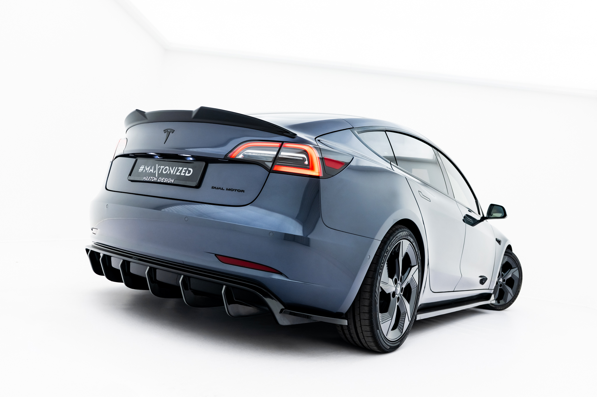 pol_po_Rear-Valance-V-2-Tesla-Model-3-15545_4 pol_po_Rear-Valance-V-2-Tesla-Model-3-15545_4