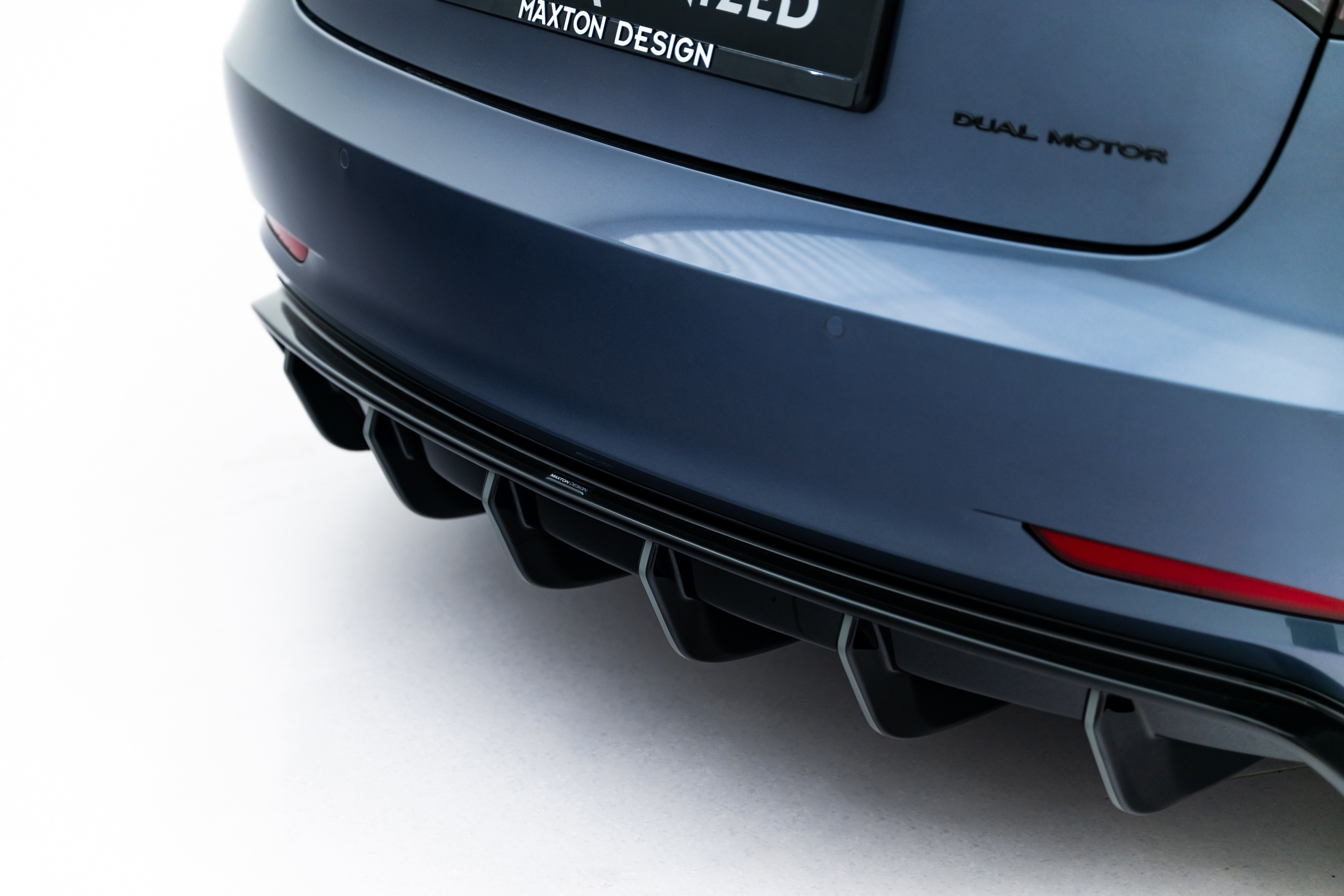 pol_po_Rear-Valance-V-2-Tesla-Model-3-15545_8 pol_po_Rear-Valance-V-2-Tesla-Model-3-15545_8
