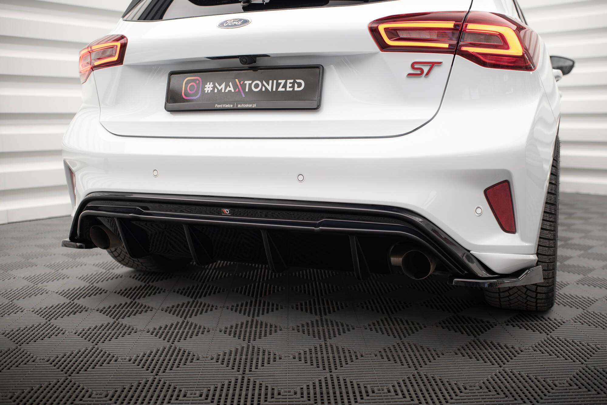 pol_po_Rear-Valance-V-3-Ford-Focus-Hatchback-ST-Mk4-10161_14 pol_po_Rear-Valance-V-3-Ford-Focus-Hatchback-ST-Mk4-10161_14