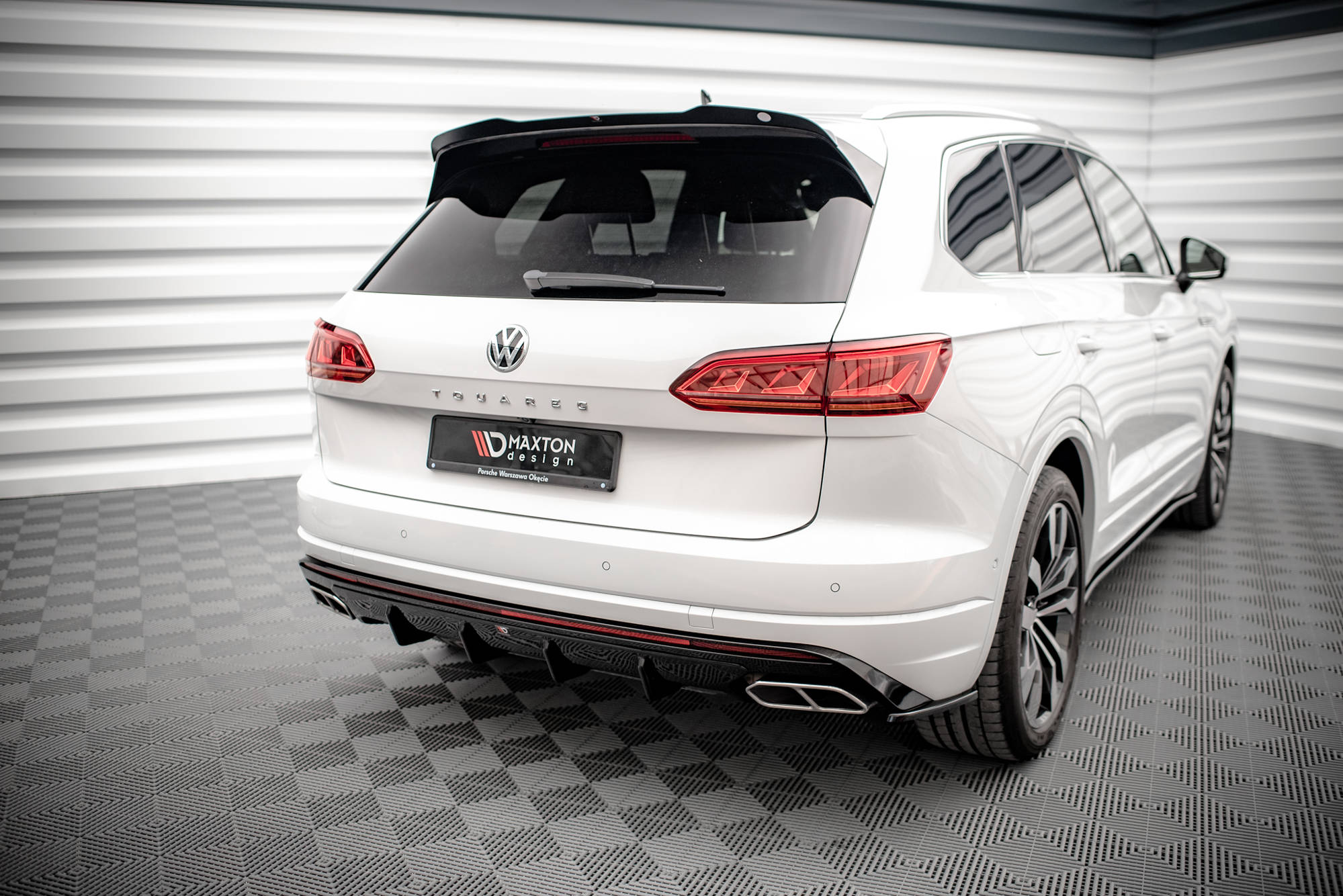 pol_po_Rear-Valance-Volkswagen-Touareg-R-line-Mk3-15482_4 pol_po_Rear-Valance-Volkswagen-Touareg-R-line-Mk3-15482_4