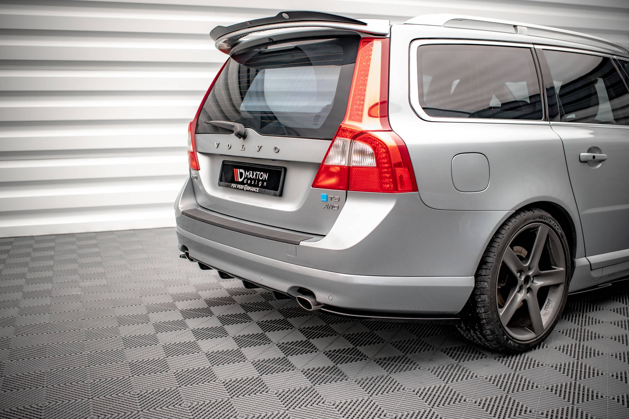 pol_po_Rear-Valance-Volvo-V70-Mk3-15601_8 pol_po_Rear-Valance-Volvo-V70-Mk3-15601_8