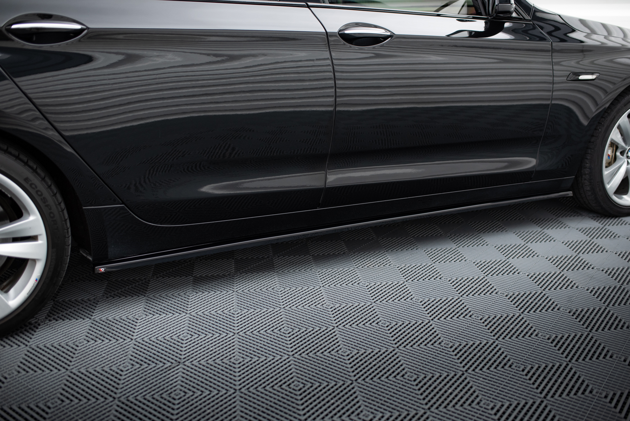 pol_po_SIDE-SKIRTS-DIFFUSERS-BMW-5-GT-F07-127_4 pol_po_SIDE-SKIRTS-DIFFUSERS-BMW-5-GT-F07-127_4